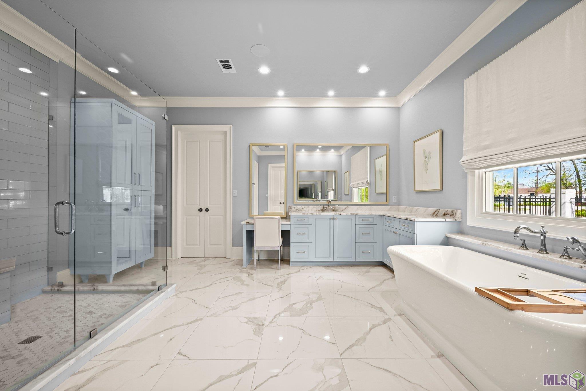 Baton Rouge, Louisiana, 70810, United States, 5 Bedrooms Bedrooms, ,6 BathroomsBathrooms,Residential,Active,1704127