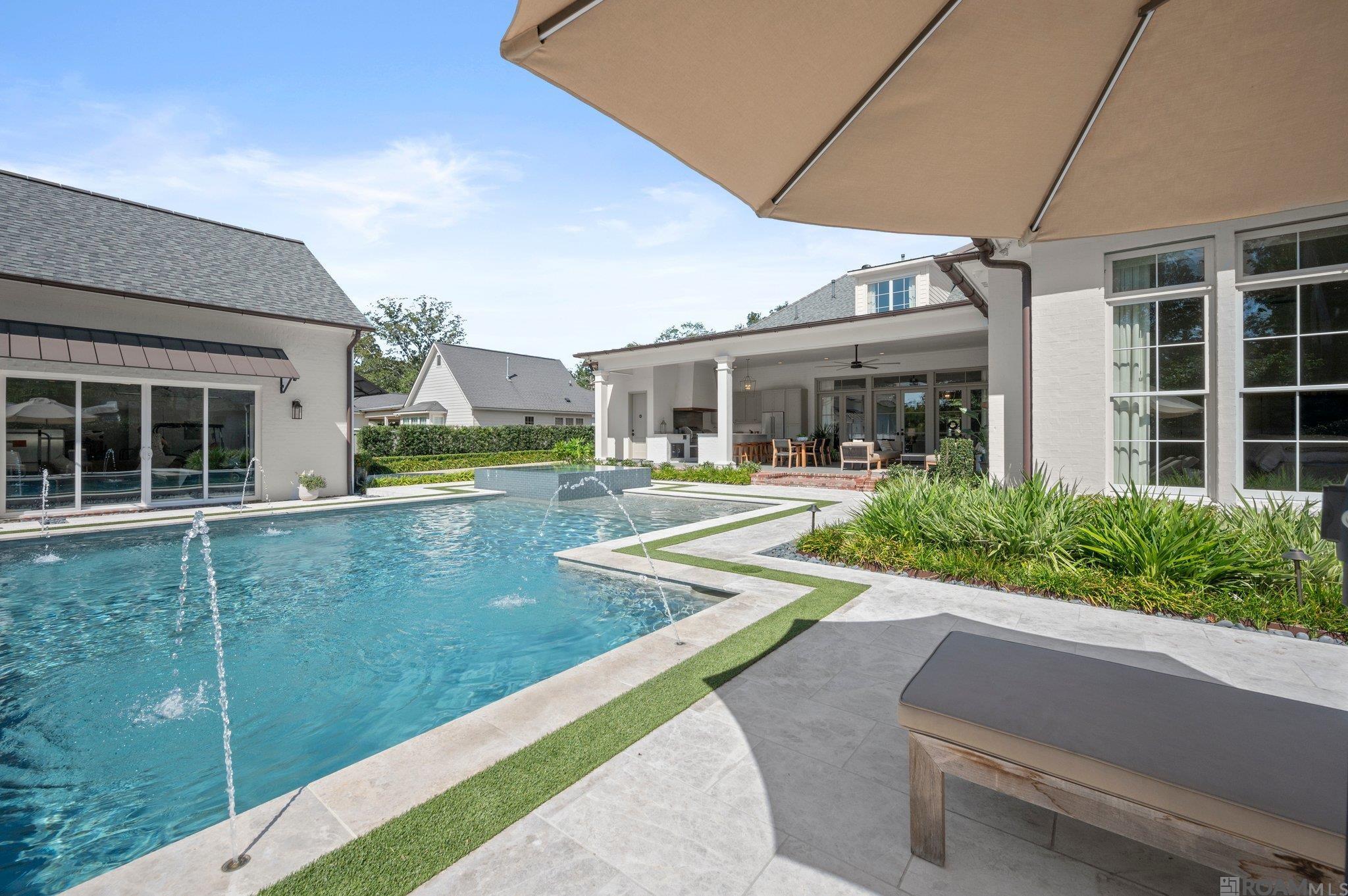 Baton Rouge, Louisiana, 70808, United States, 4 Bedrooms Bedrooms, ,7 BathroomsBathrooms,Residential,Active,1963274