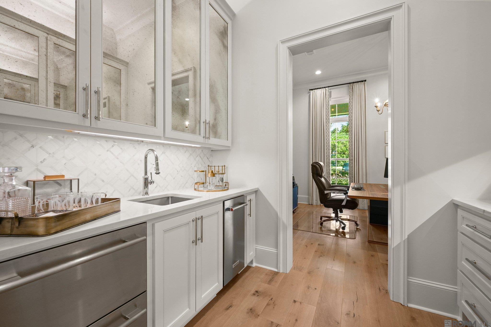 Baton Rouge, Louisiana, 70808, United States, 4 Bedrooms Bedrooms, ,7 BathroomsBathrooms,Residential,Active,1963274