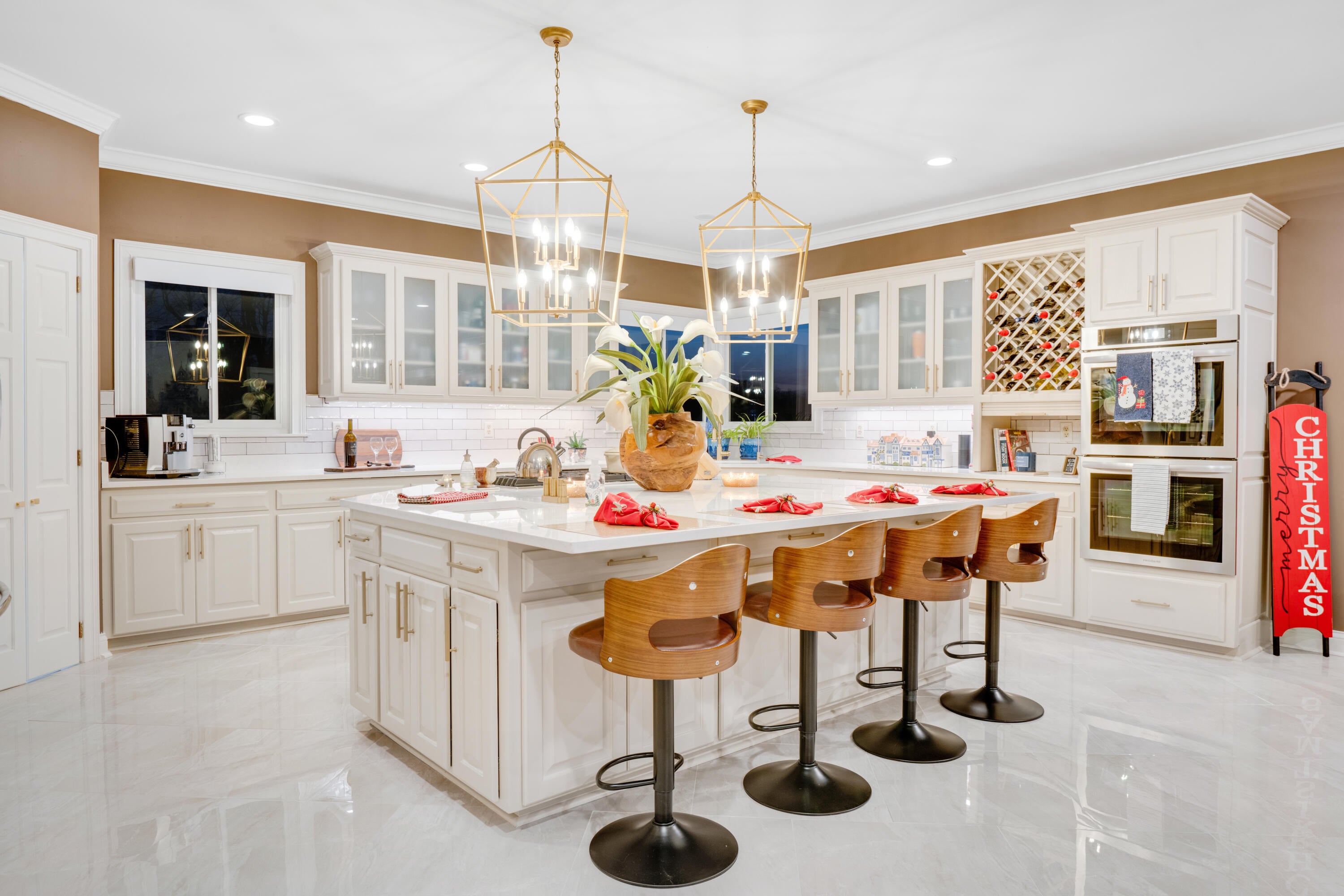 Chattanooga, Tennessee, 37416, United States, 4 Bedrooms Bedrooms, ,5 BathroomsBathrooms,Residential,Pending,2007030