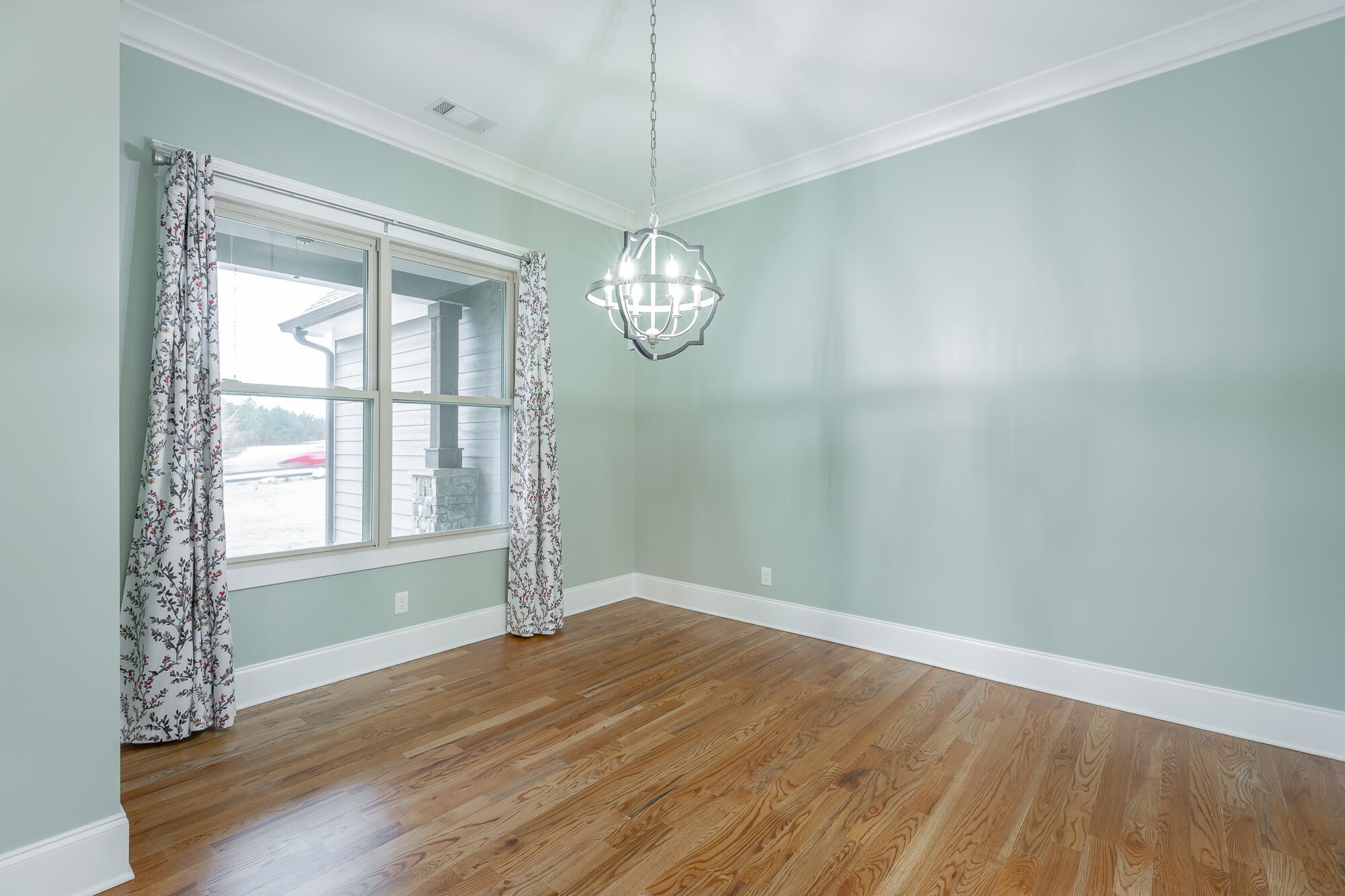 Jasper, Tennessee, 37347, United States, 3 Bedrooms Bedrooms, ,5 BathroomsBathrooms,Residential,Active,2002347