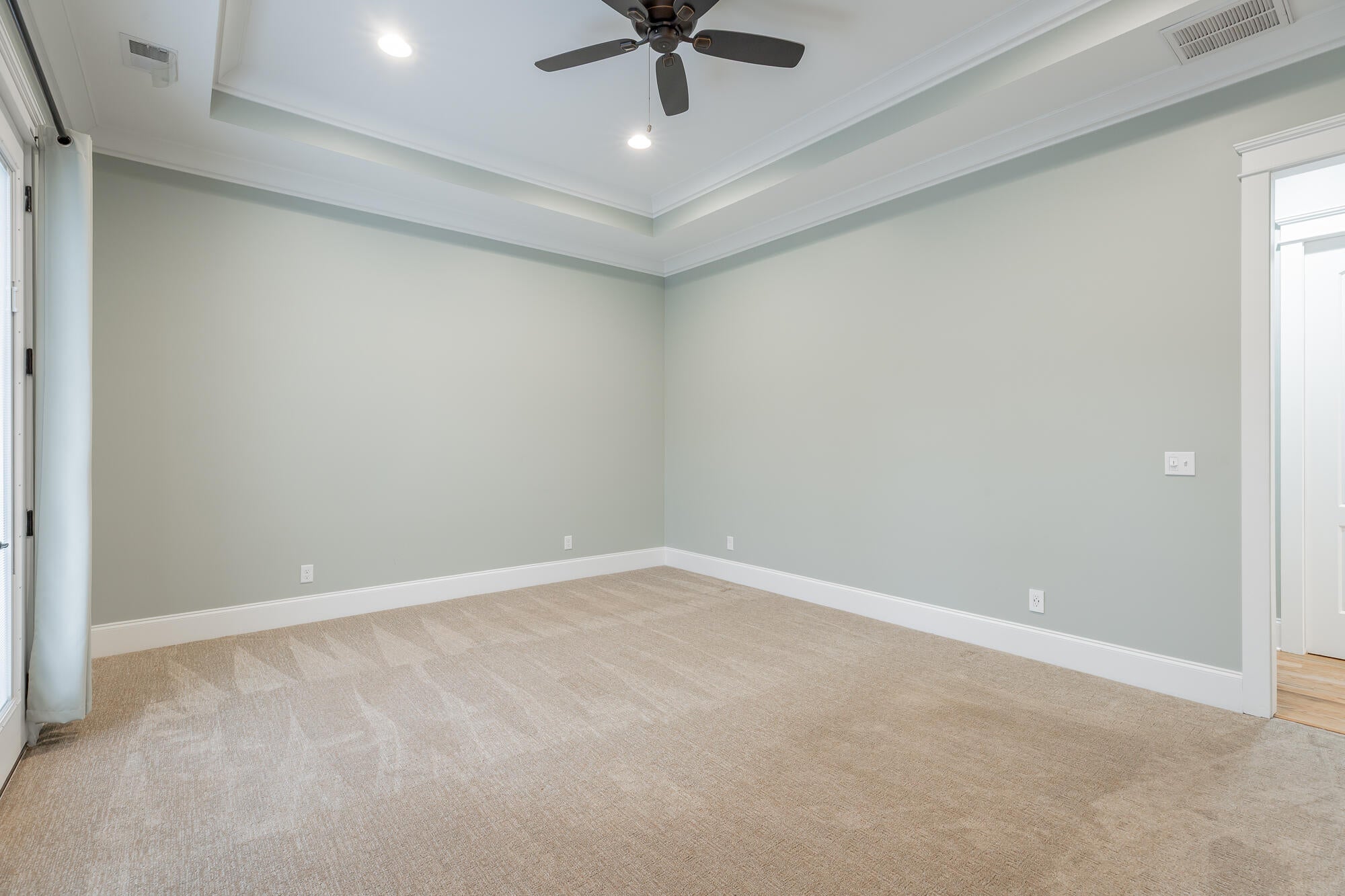 Jasper, Tennessee, 37347, United States, 3 Bedrooms Bedrooms, ,5 BathroomsBathrooms,Residential,Active,2002347