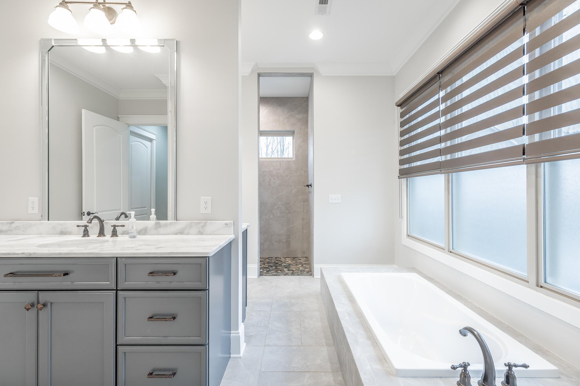 Jasper, Tennessee, 37347, United States, 3 Bedrooms Bedrooms, ,5 BathroomsBathrooms,Residential,Active,2002347