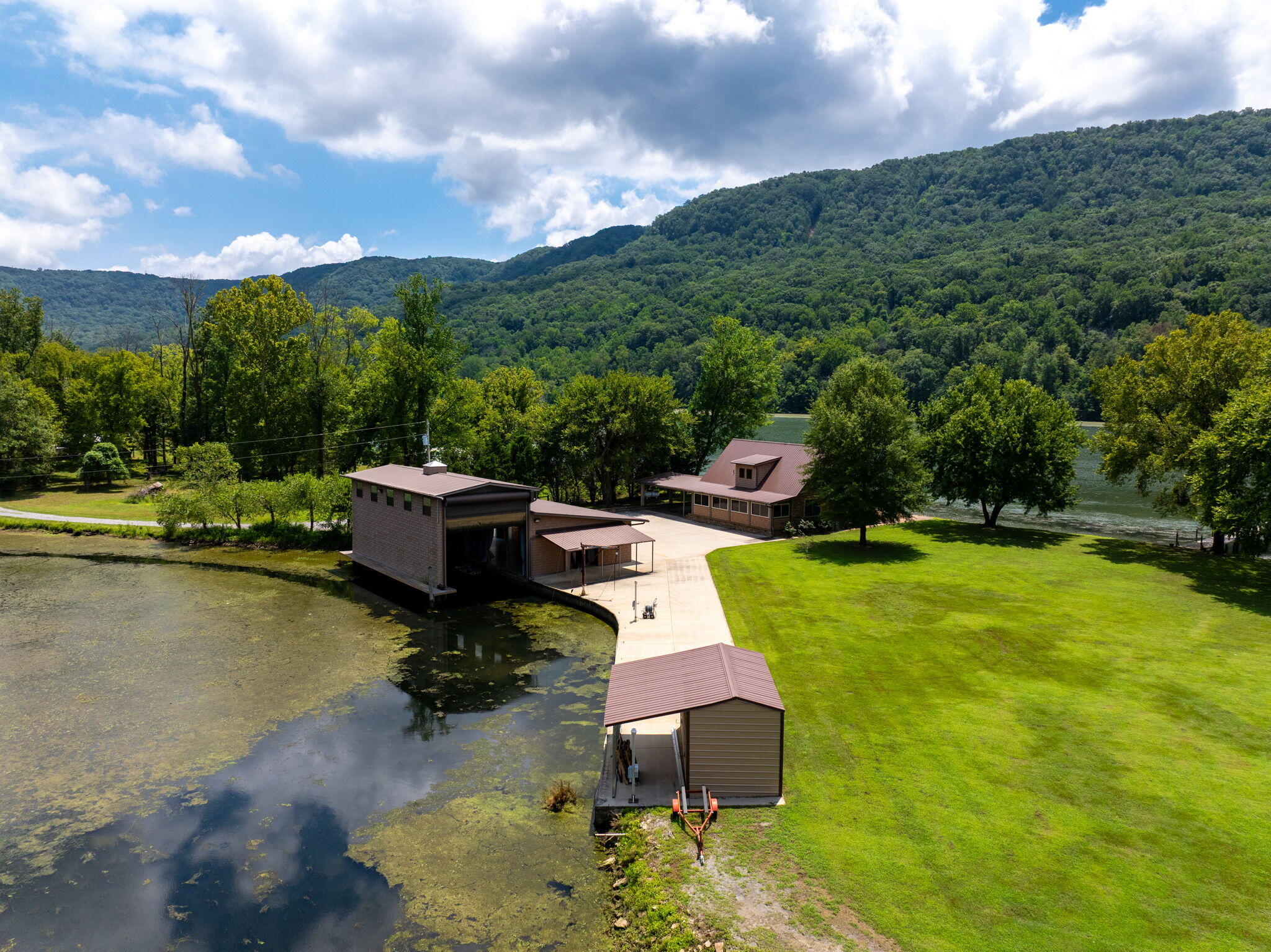 Whitwell, Tennessee, 37397, United States, 3 Bedrooms Bedrooms, ,2 BathroomsBathrooms,Residential,Active,1900160