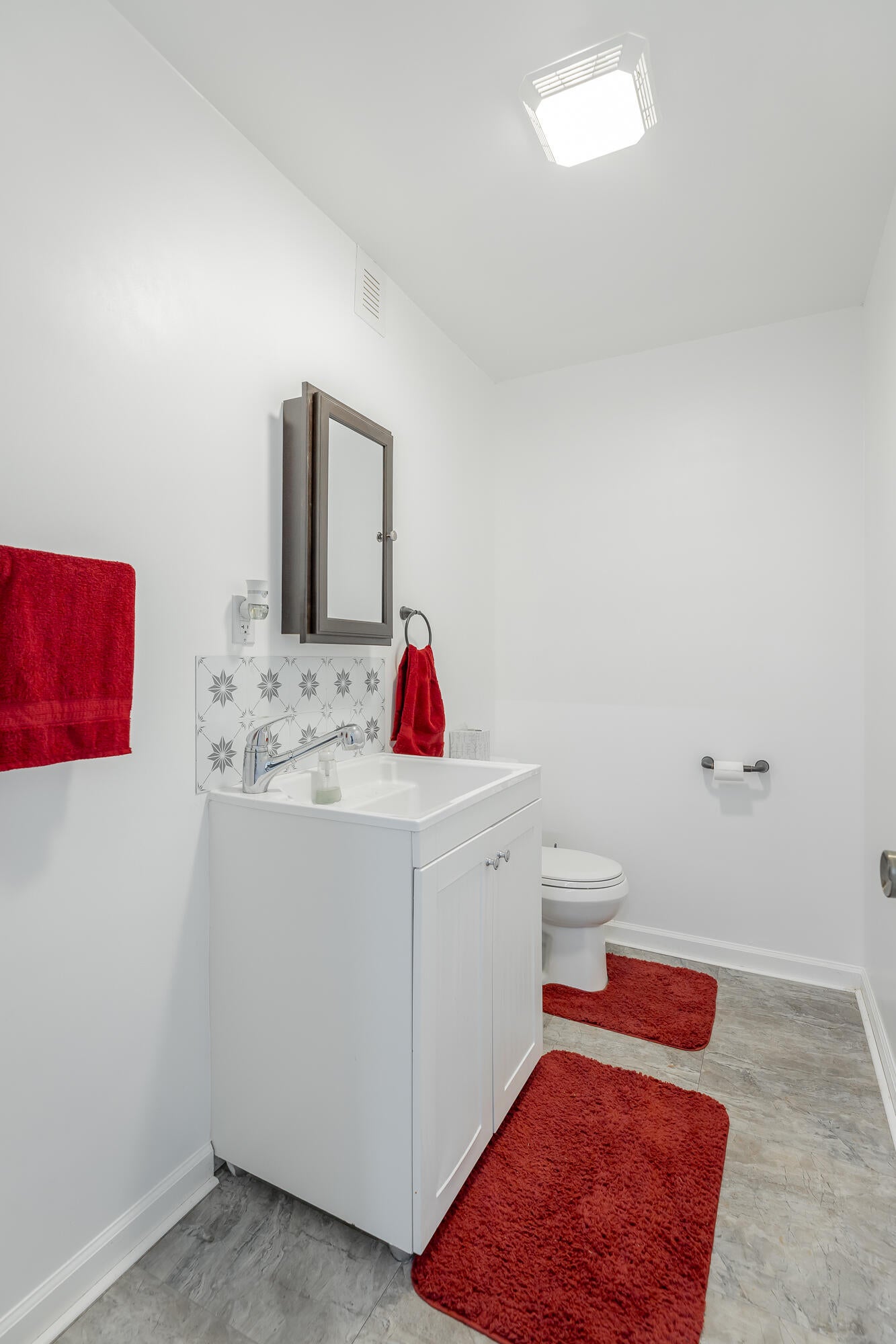 Jasper, Tennessee, 37347, United States, 3 Bedrooms Bedrooms, ,5 BathroomsBathrooms,Residential,Active,2002347