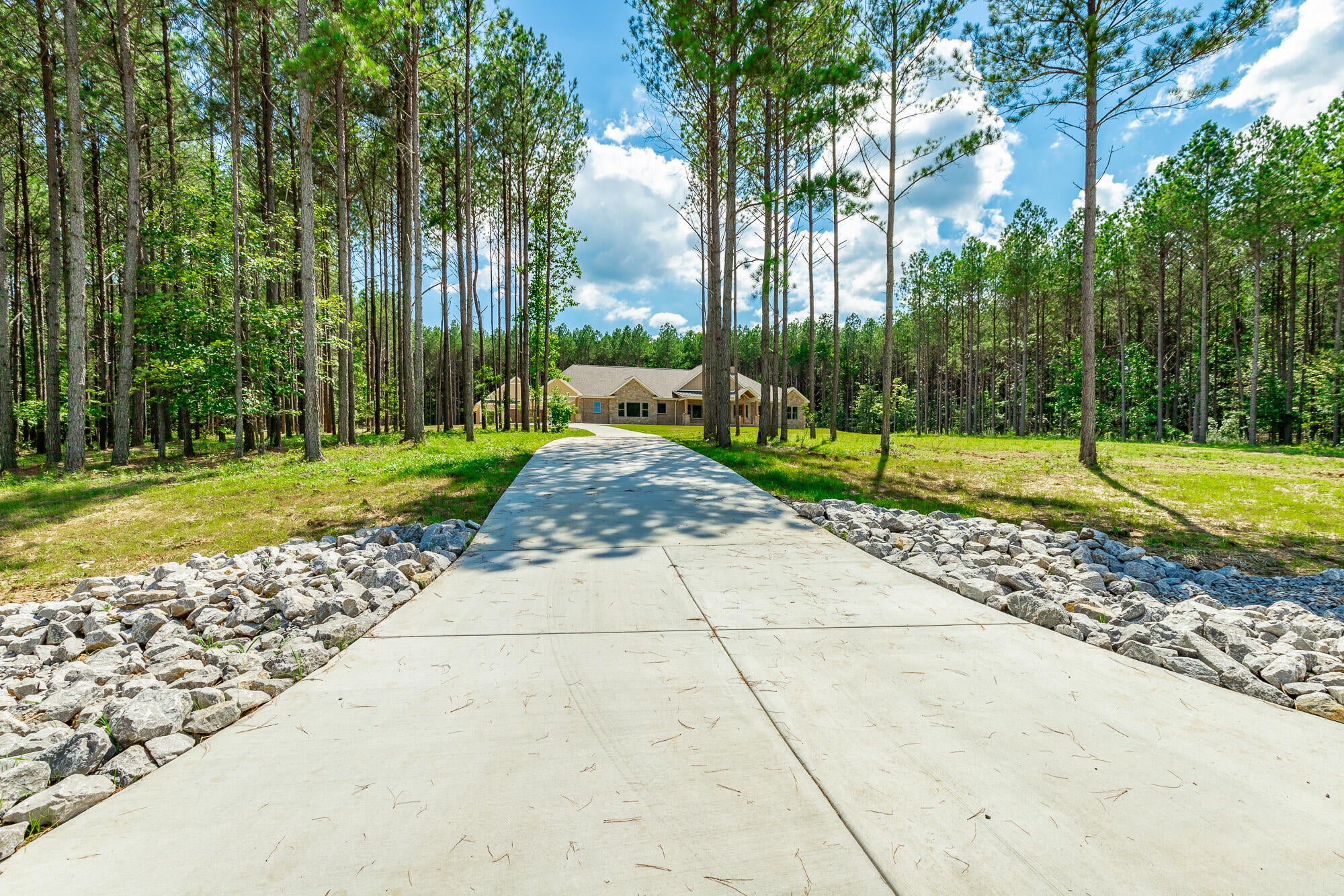 Jasper, Tennessee, 37347, United States, 3 Bedrooms Bedrooms, ,3 BathroomsBathrooms,Residential,Active,1965825