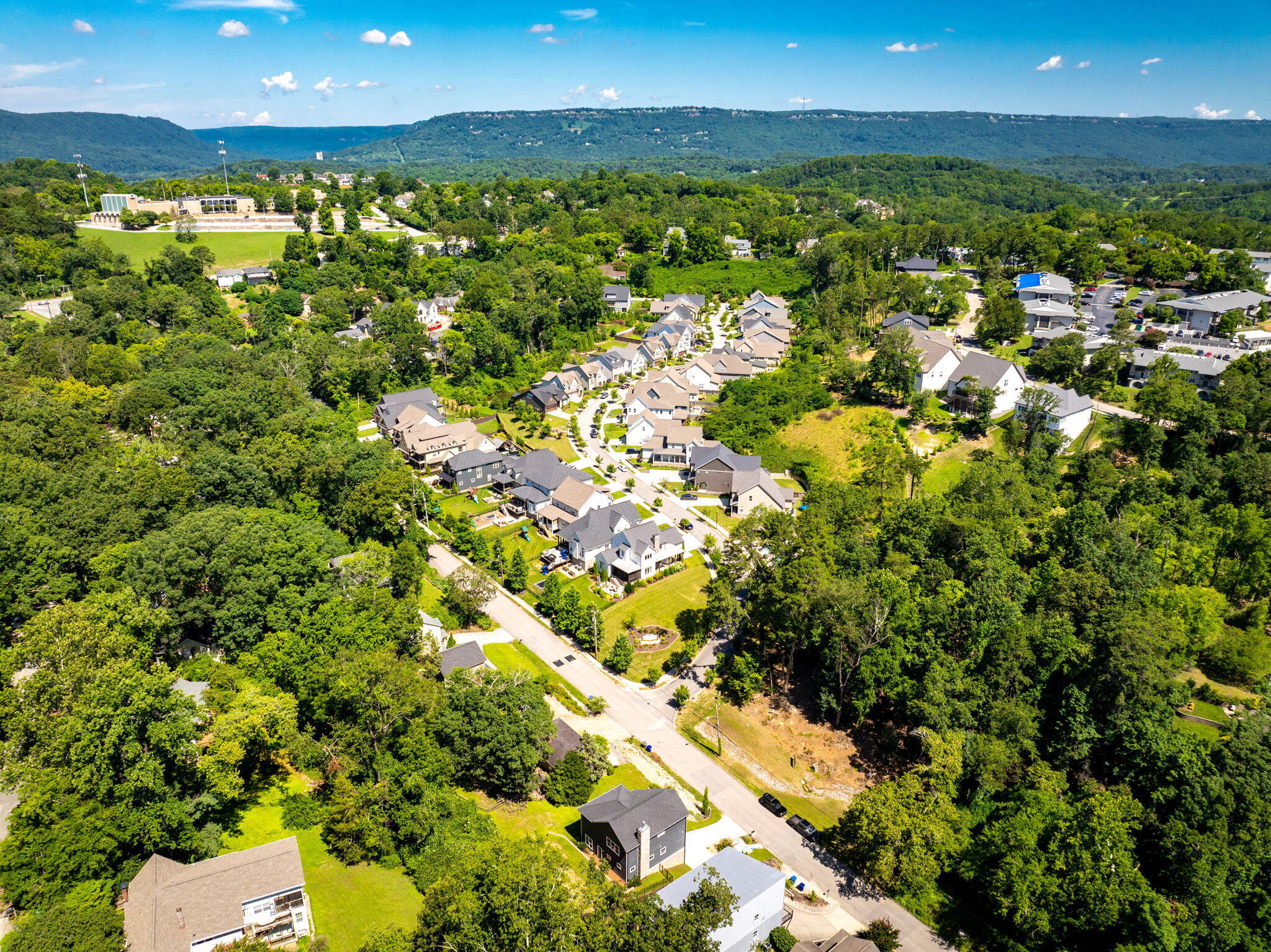 Chattanooga, Tennessee, 37405, United States, 4 Bedrooms Bedrooms, ,4 BathroomsBathrooms,Residential,Active,1893208