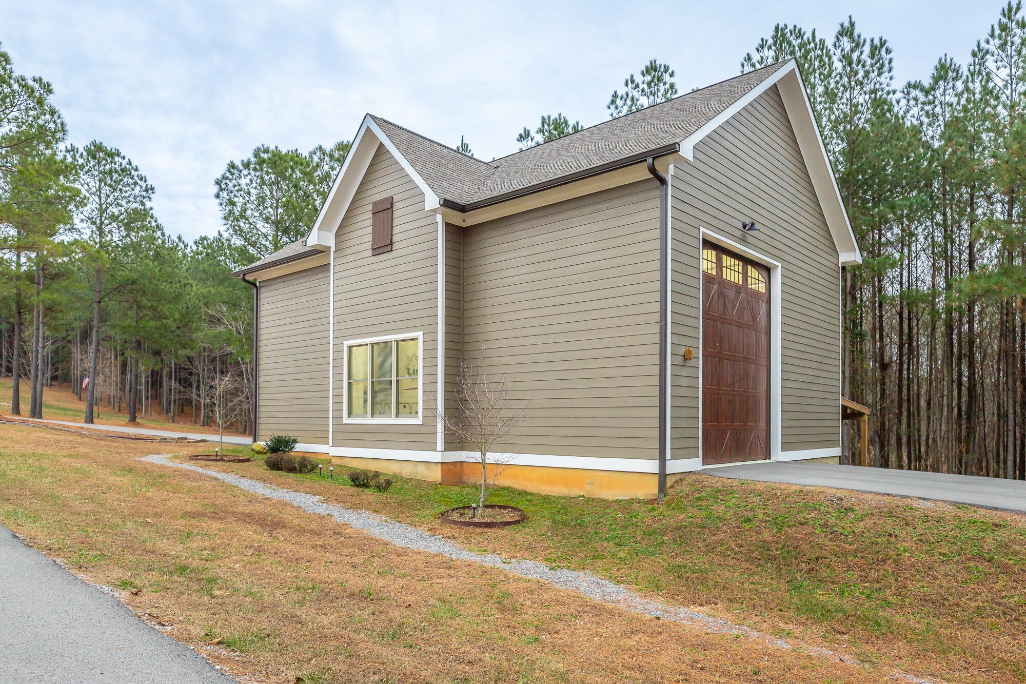 Jasper, Tennessee, 37347, United States, 3 Bedrooms Bedrooms, ,5 BathroomsBathrooms,Residential,Active,2002347