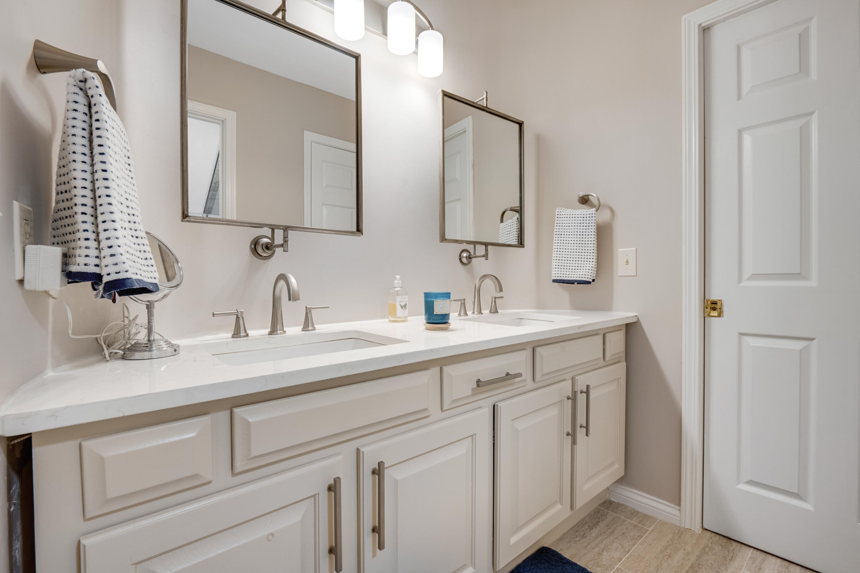 Chattanooga, Tennessee, 37416, United States, 4 Bedrooms Bedrooms, ,5 BathroomsBathrooms,Residential,Pending,2007030