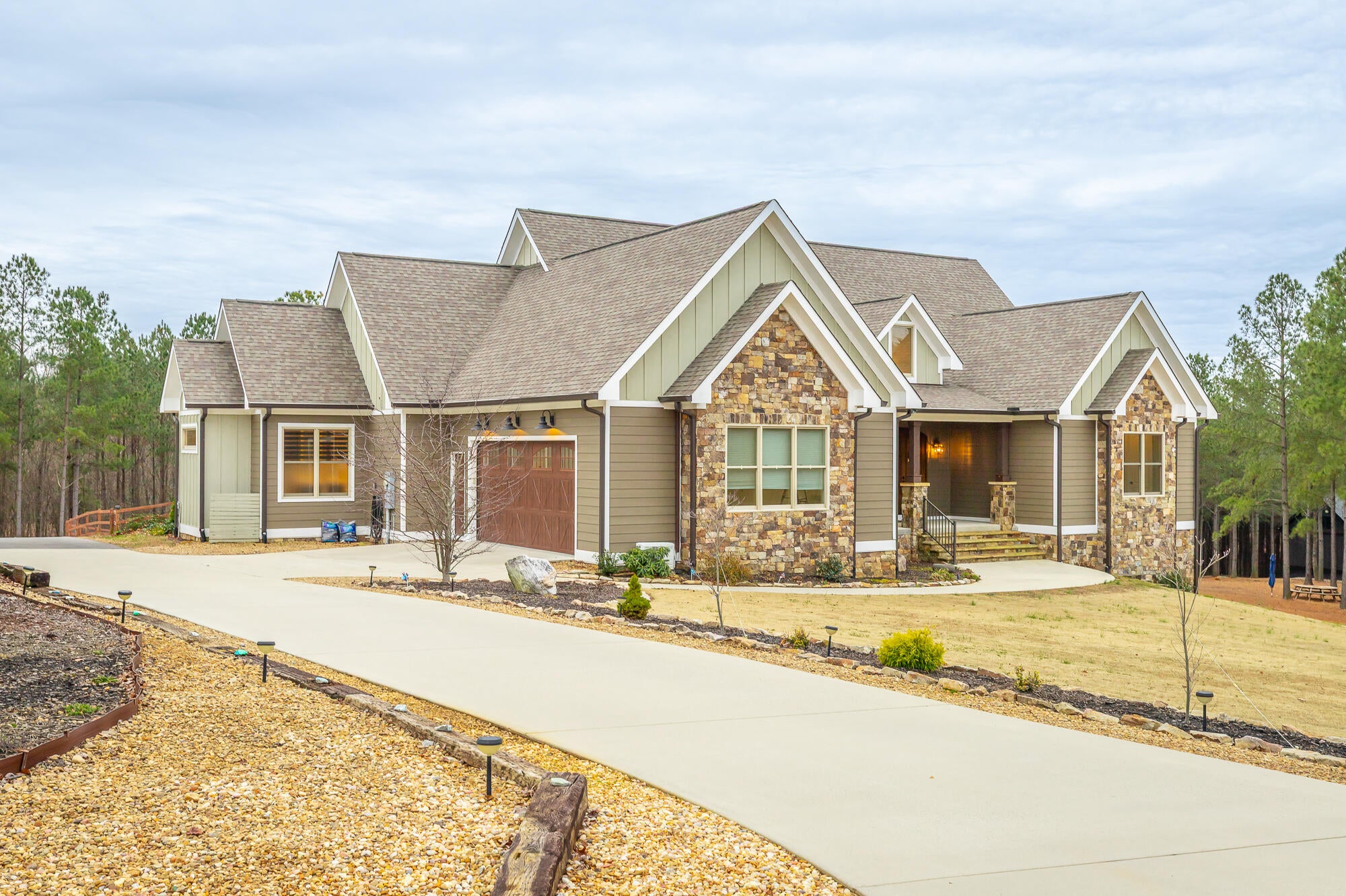 Jasper, Tennessee, 37347, United States, 3 Bedrooms Bedrooms, ,5 BathroomsBathrooms,Residential,Active,2002347