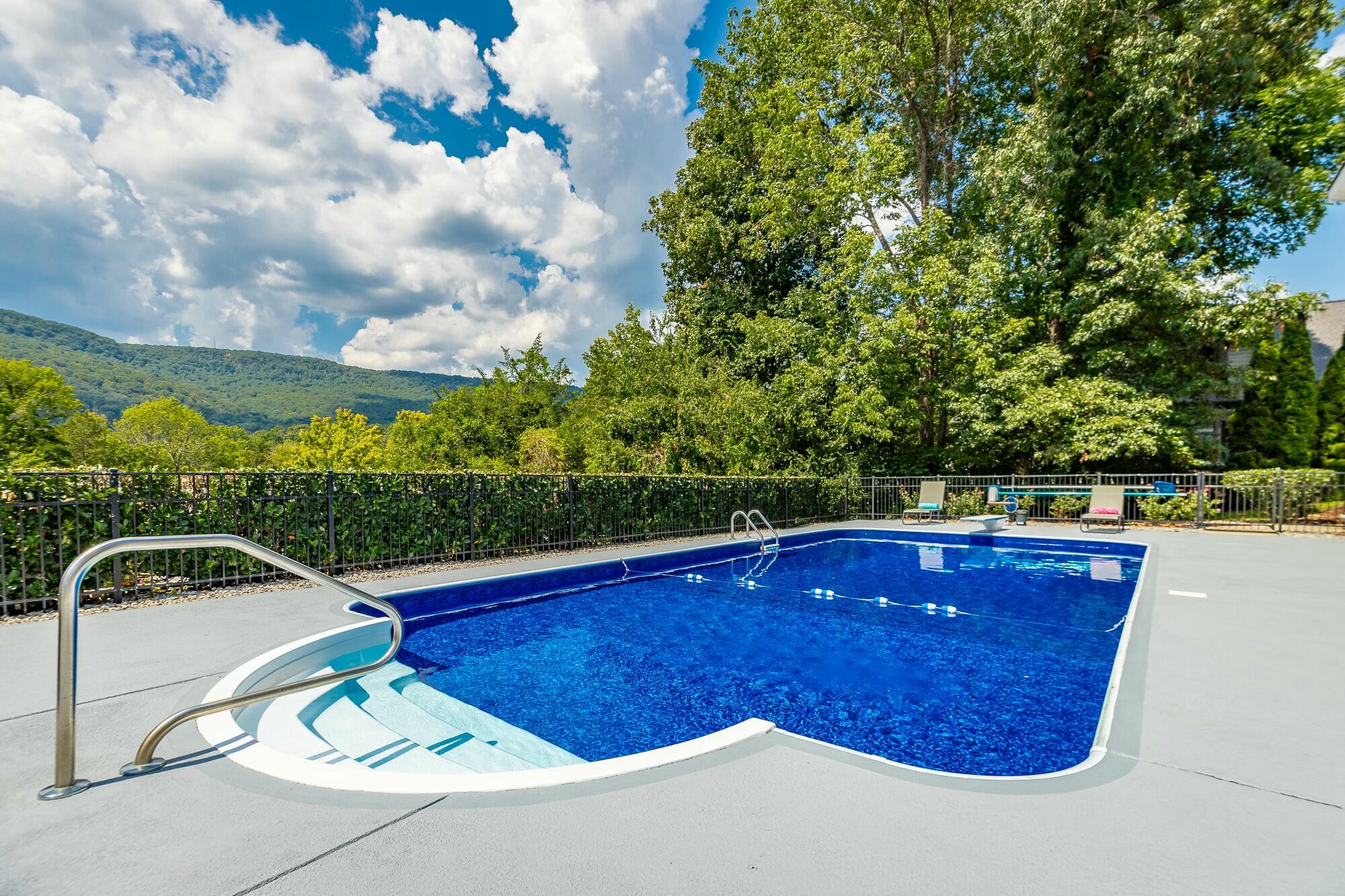 Chattanooga, Tennessee, 37419, United States, 5 Bedrooms Bedrooms, ,6 BathroomsBathrooms,Residential,Active,1762855