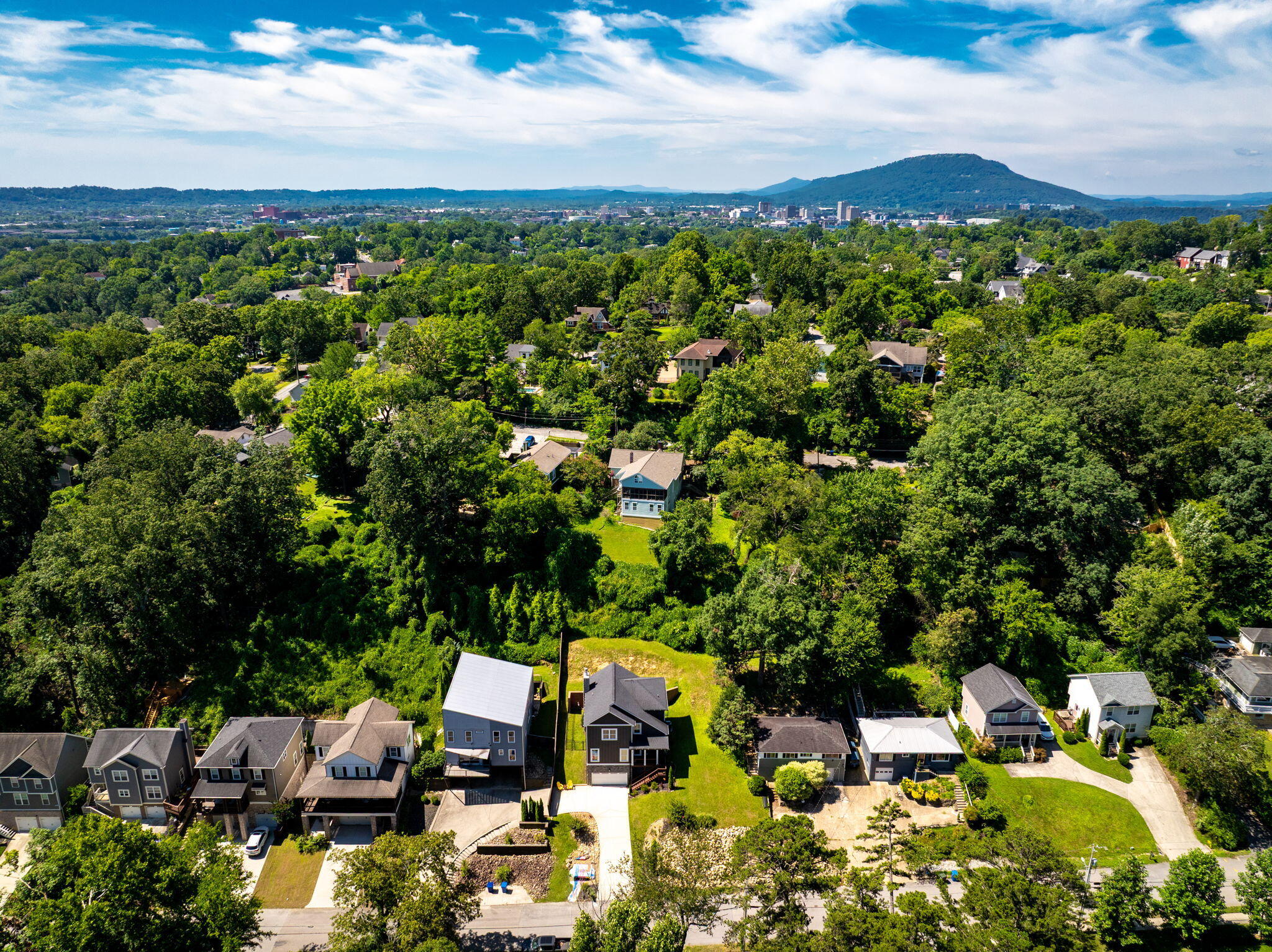 Chattanooga, Tennessee, 37405, United States, 4 Bedrooms Bedrooms, ,4 BathroomsBathrooms,Residential,Active,1893208