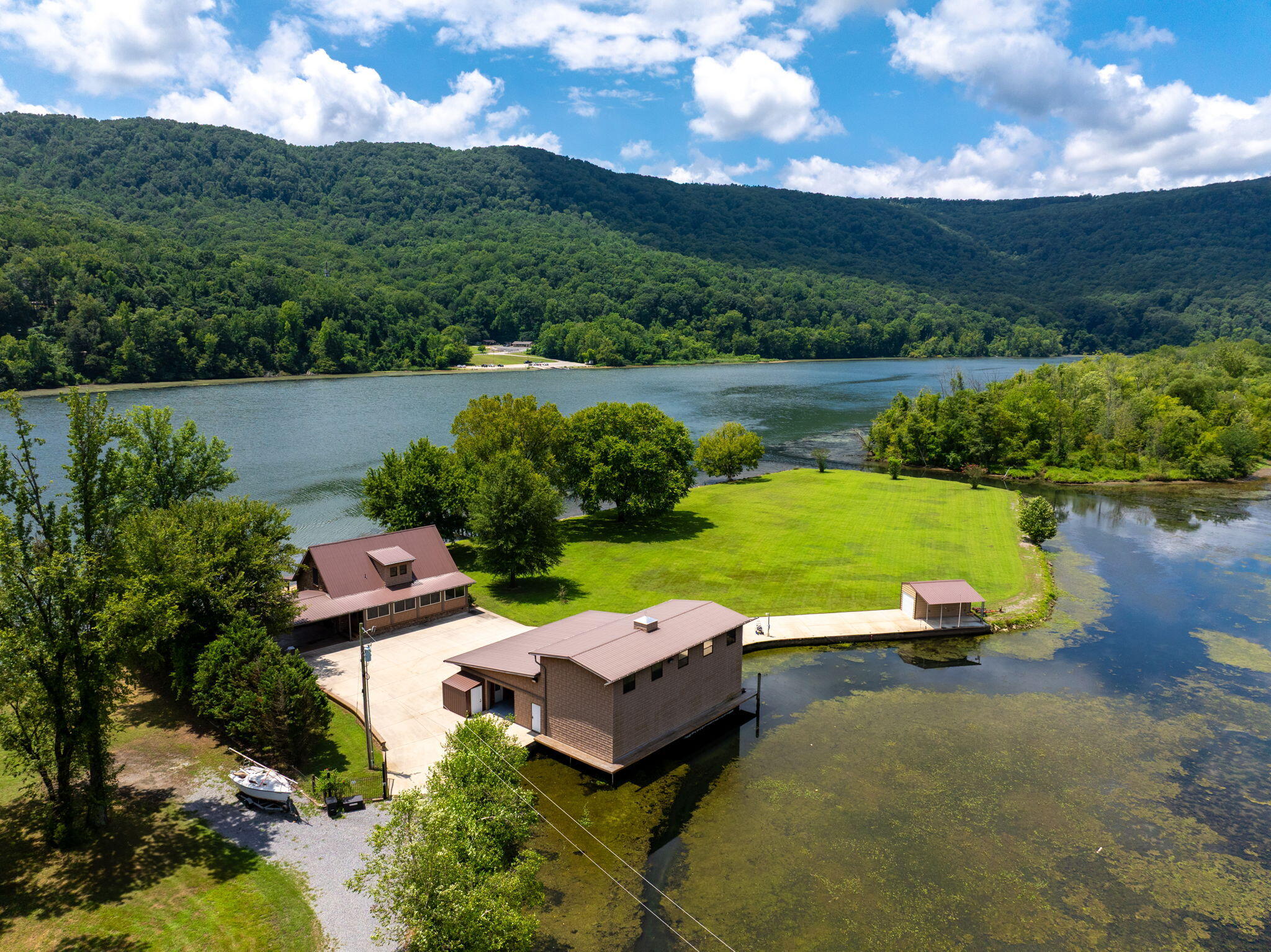 Whitwell, Tennessee, 37397, United States, 3 Bedrooms Bedrooms, ,2 BathroomsBathrooms,Residential,Active,1900160