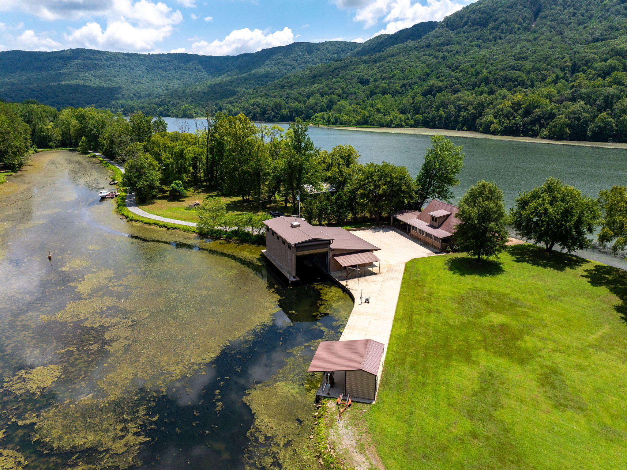 Whitwell, Tennessee, 37397, United States, 3 Bedrooms Bedrooms, ,2 BathroomsBathrooms,Residential,Active,1900160