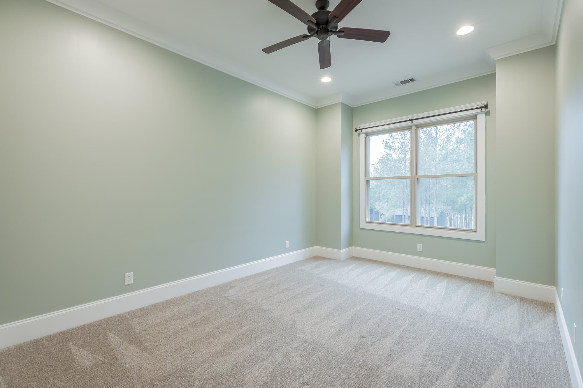 Jasper, Tennessee, 37347, United States, 3 Bedrooms Bedrooms, ,5 BathroomsBathrooms,Residential,Active,2002347