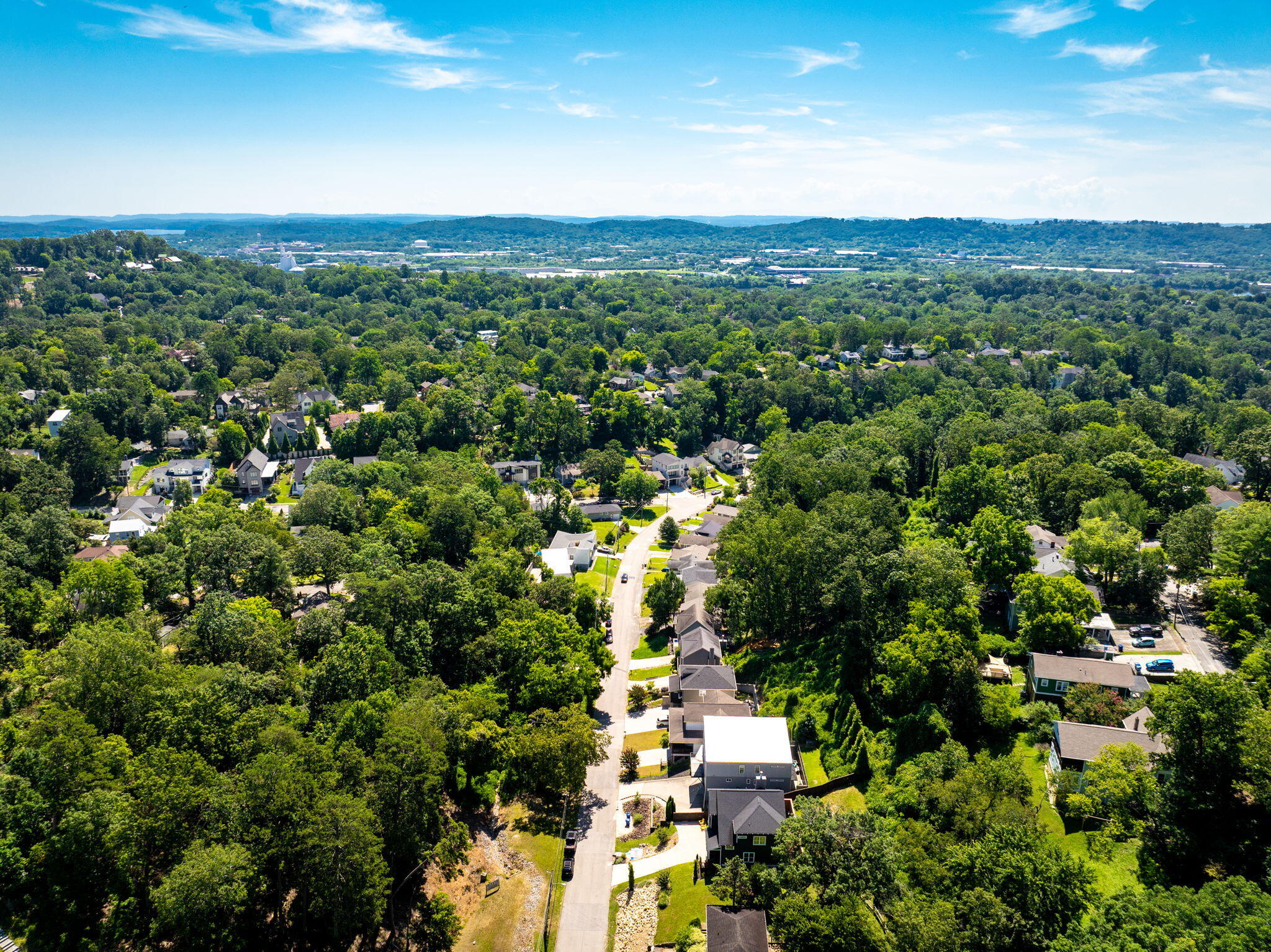 Chattanooga, Tennessee, 37405, United States, 4 Bedrooms Bedrooms, ,4 BathroomsBathrooms,Residential,Active,1893208