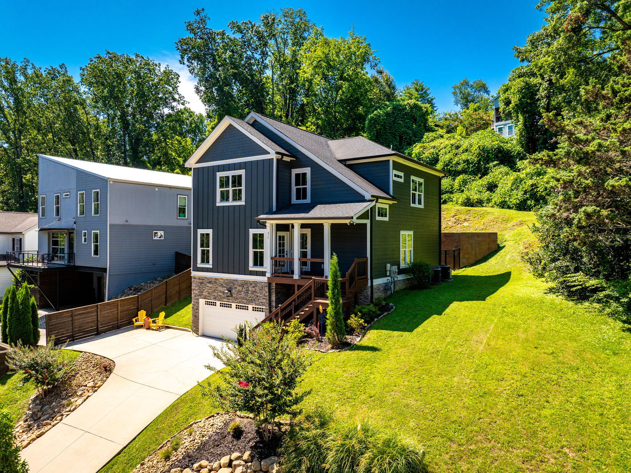 Chattanooga, Tennessee, 37405, United States, 4 Bedrooms Bedrooms, ,4 BathroomsBathrooms,Residential,Active,1893208