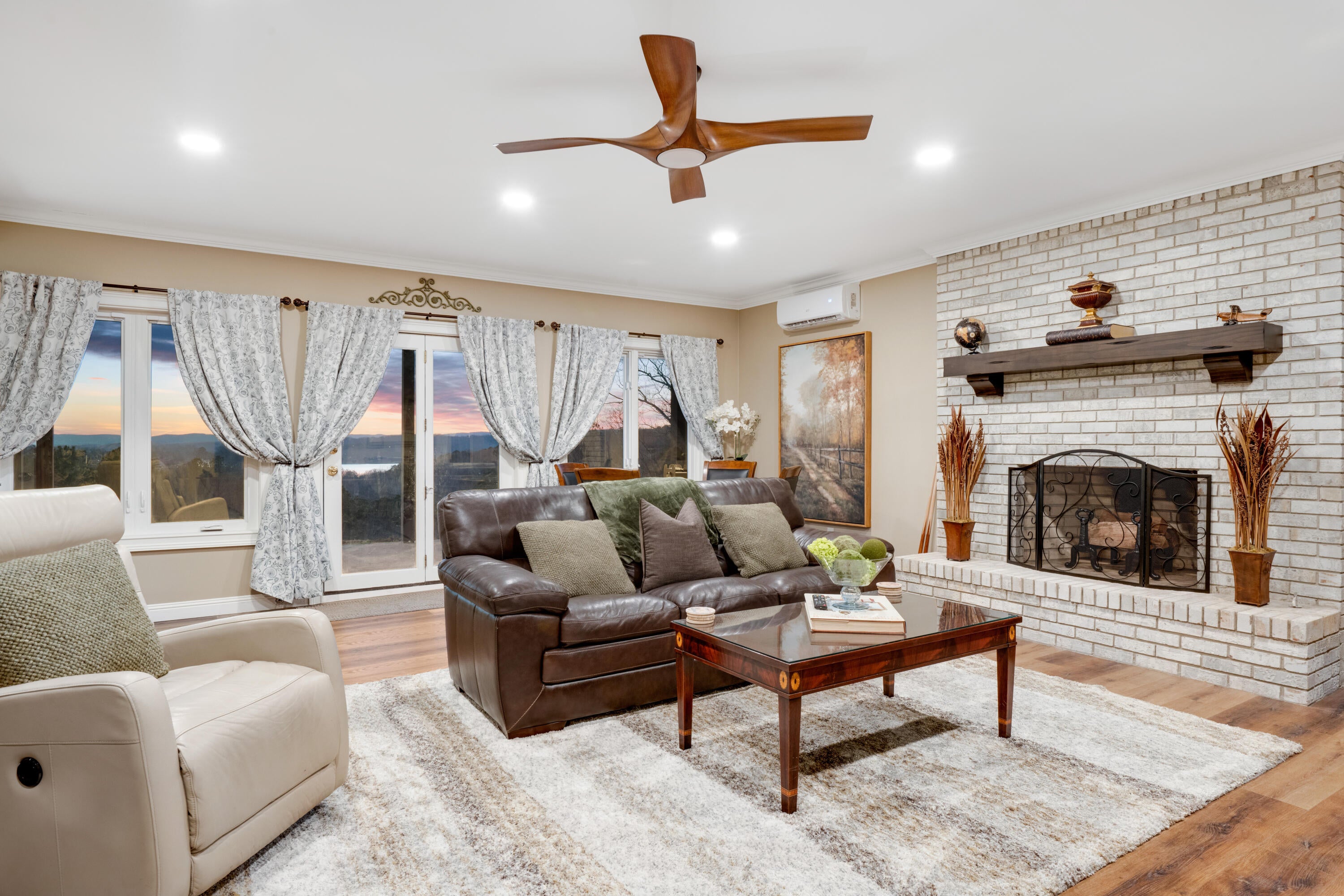 Chattanooga, Tennessee, 37416, United States, 4 Bedrooms Bedrooms, ,5 BathroomsBathrooms,Residential,Pending,2007030