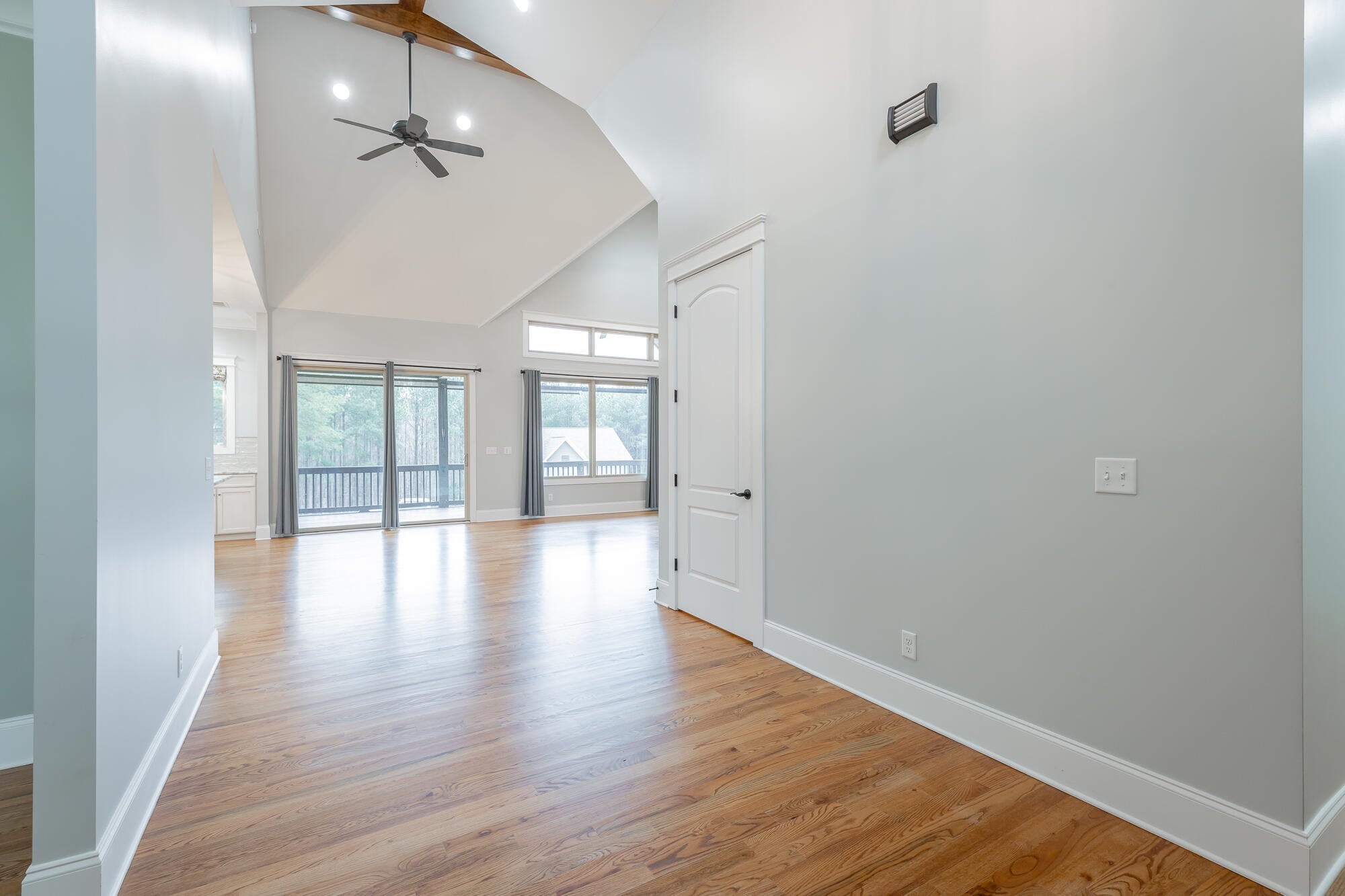 Jasper, Tennessee, 37347, United States, 3 Bedrooms Bedrooms, ,5 BathroomsBathrooms,Residential,Active,2002347