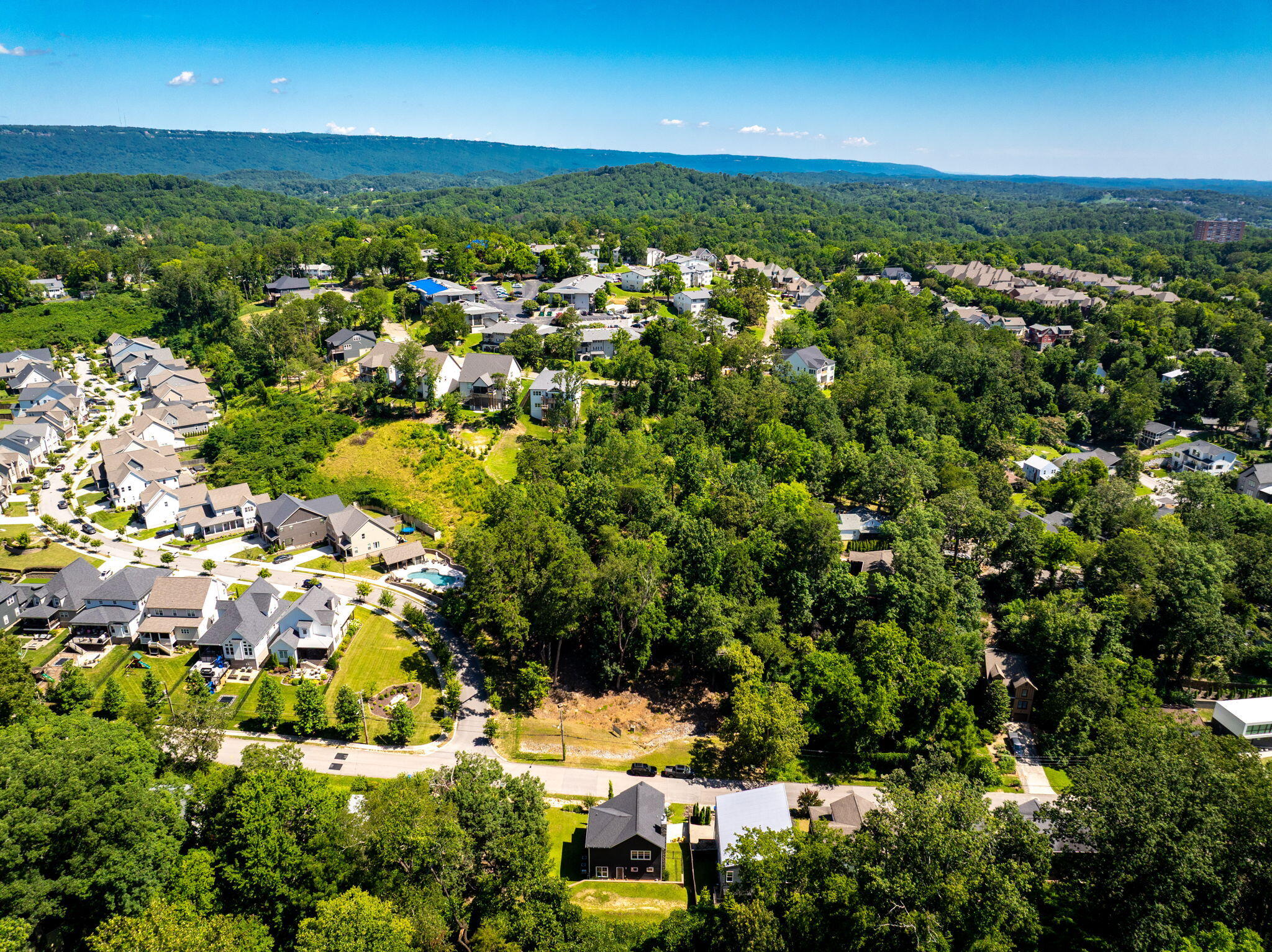 Chattanooga, Tennessee, 37405, United States, 4 Bedrooms Bedrooms, ,4 BathroomsBathrooms,Residential,Active,1893208