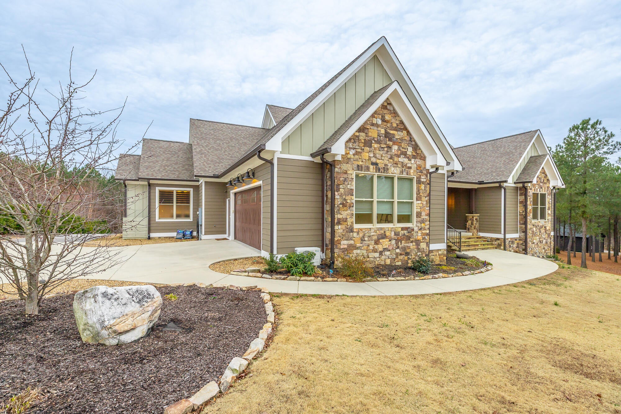 Jasper, Tennessee, 37347, United States, 3 Bedrooms Bedrooms, ,5 BathroomsBathrooms,Residential,Active,2002347