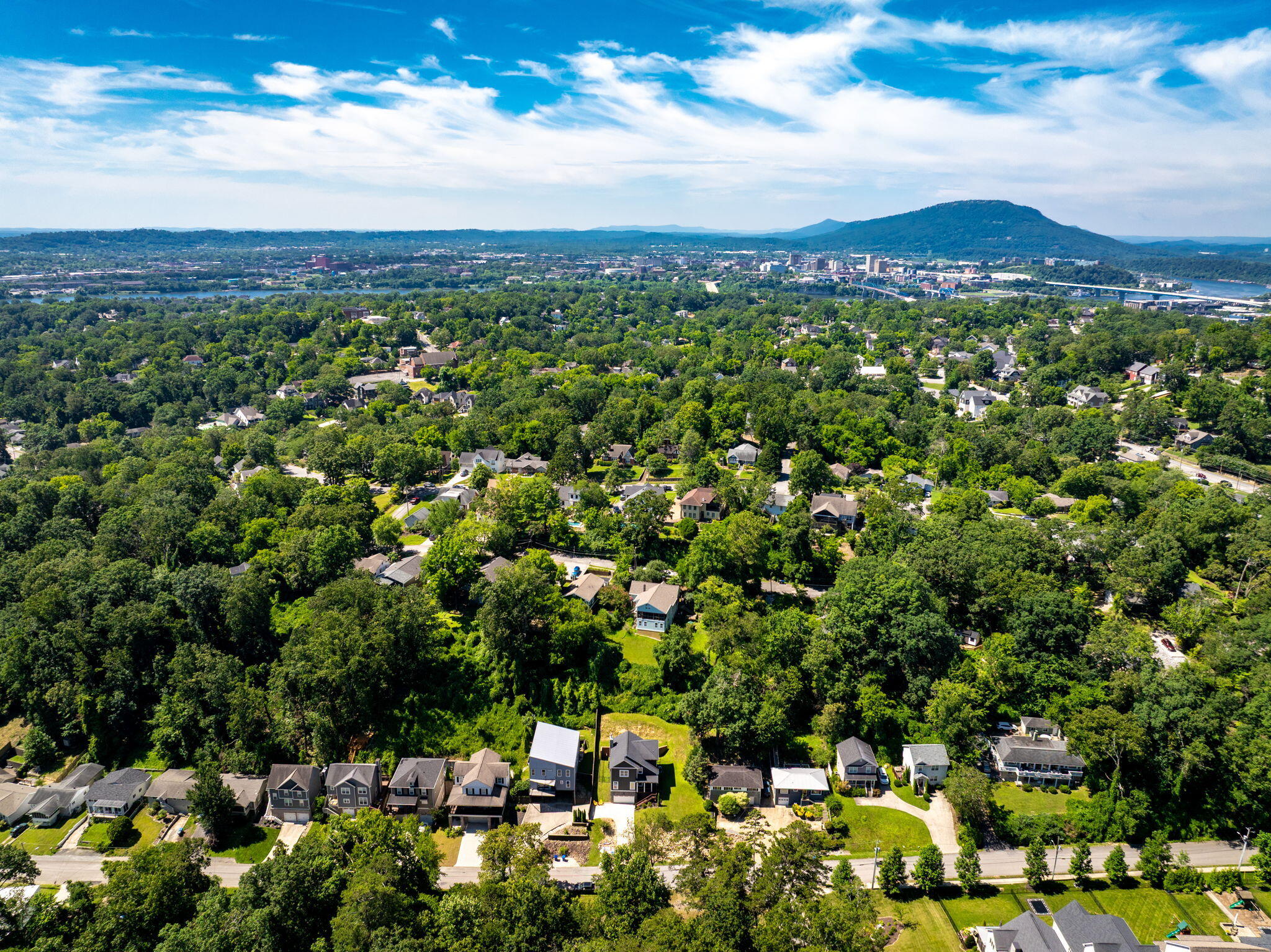 Chattanooga, Tennessee, 37405, United States, 4 Bedrooms Bedrooms, ,4 BathroomsBathrooms,Residential,Active,1893208