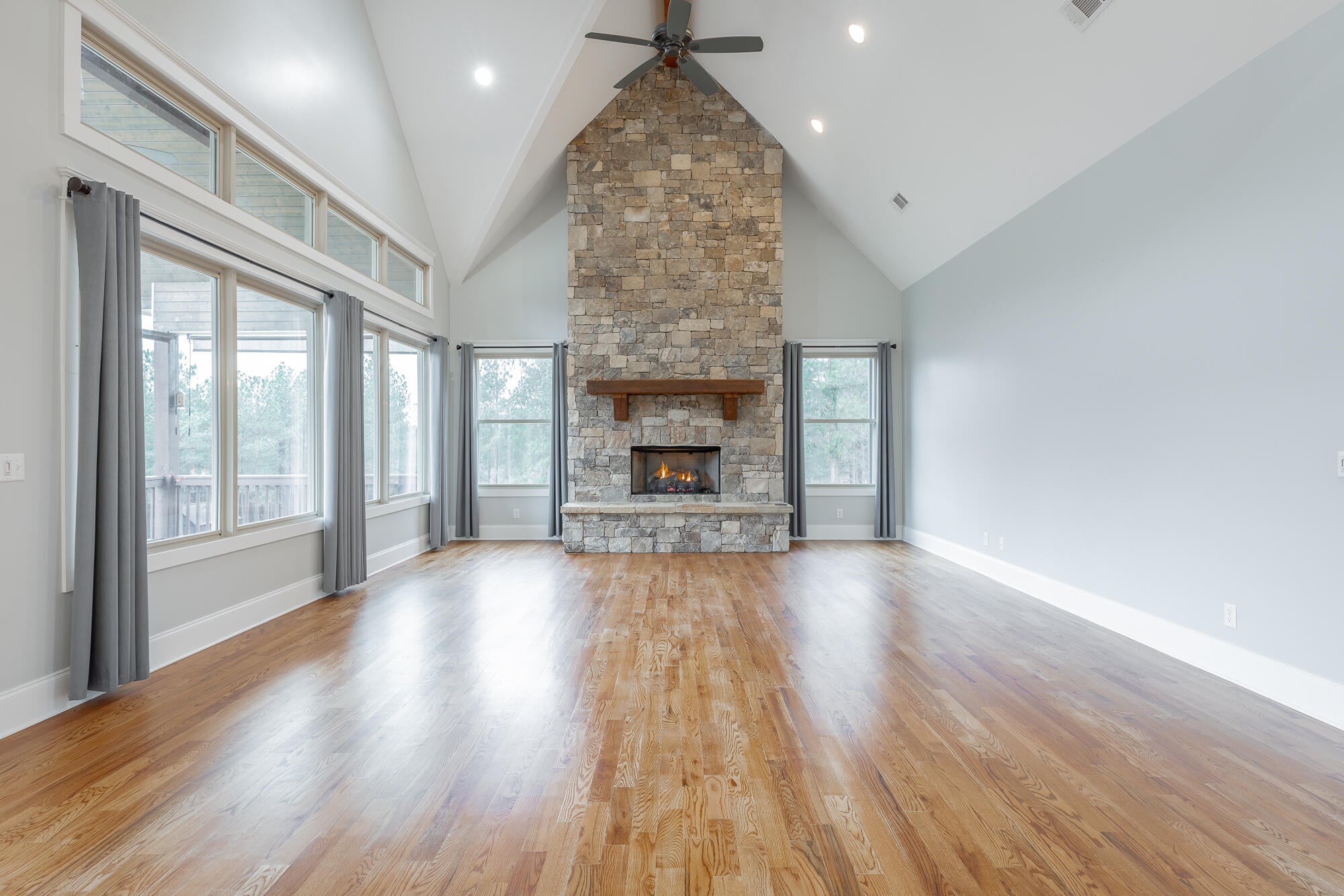 Jasper, Tennessee, 37347, United States, 3 Bedrooms Bedrooms, ,5 BathroomsBathrooms,Residential,Active,2002347