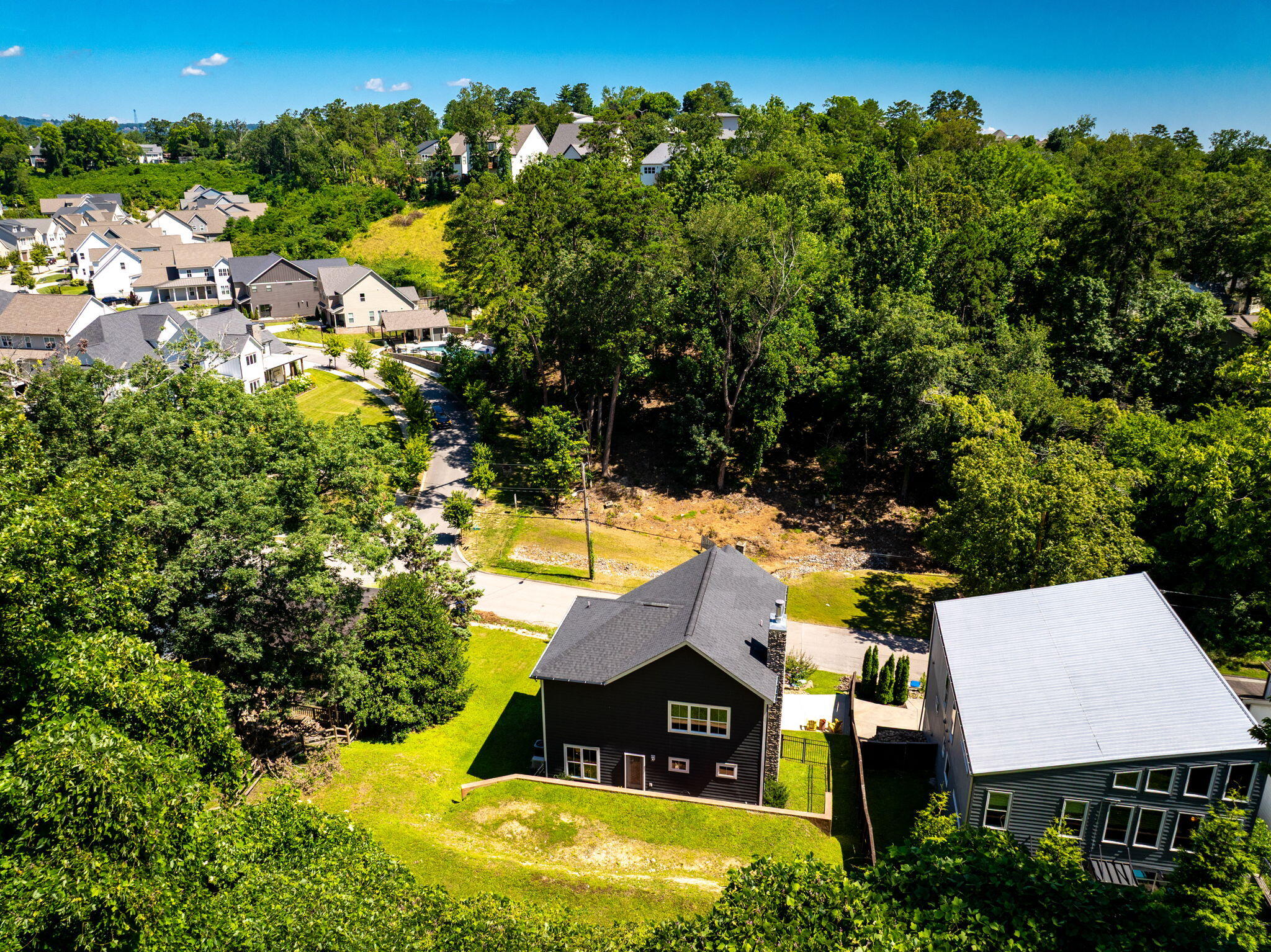 Chattanooga, Tennessee, 37405, United States, 4 Bedrooms Bedrooms, ,4 BathroomsBathrooms,Residential,Active,1893208