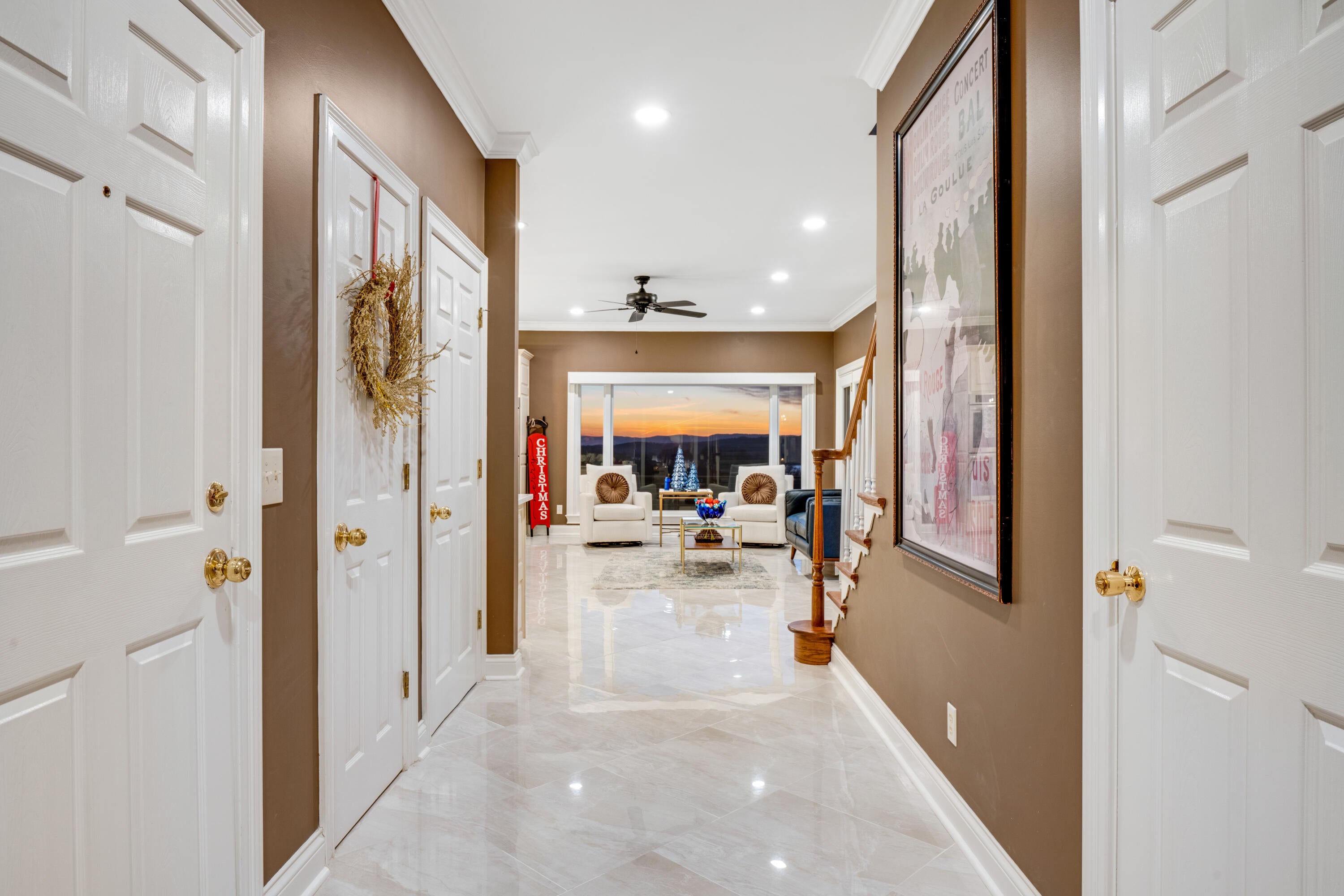 Chattanooga, Tennessee, 37416, United States, 4 Bedrooms Bedrooms, ,5 BathroomsBathrooms,Residential,Pending,2007030