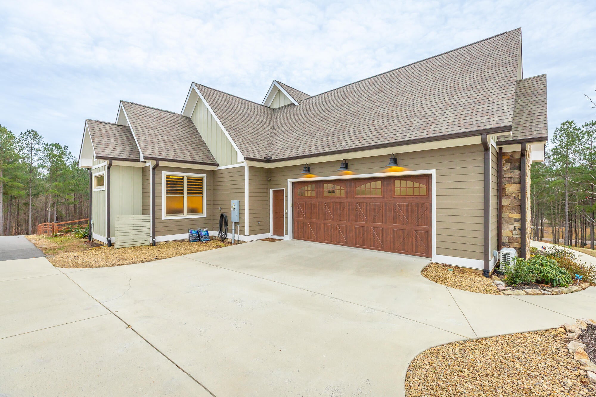 Jasper, Tennessee, 37347, United States, 3 Bedrooms Bedrooms, ,5 BathroomsBathrooms,Residential,Active,2002347