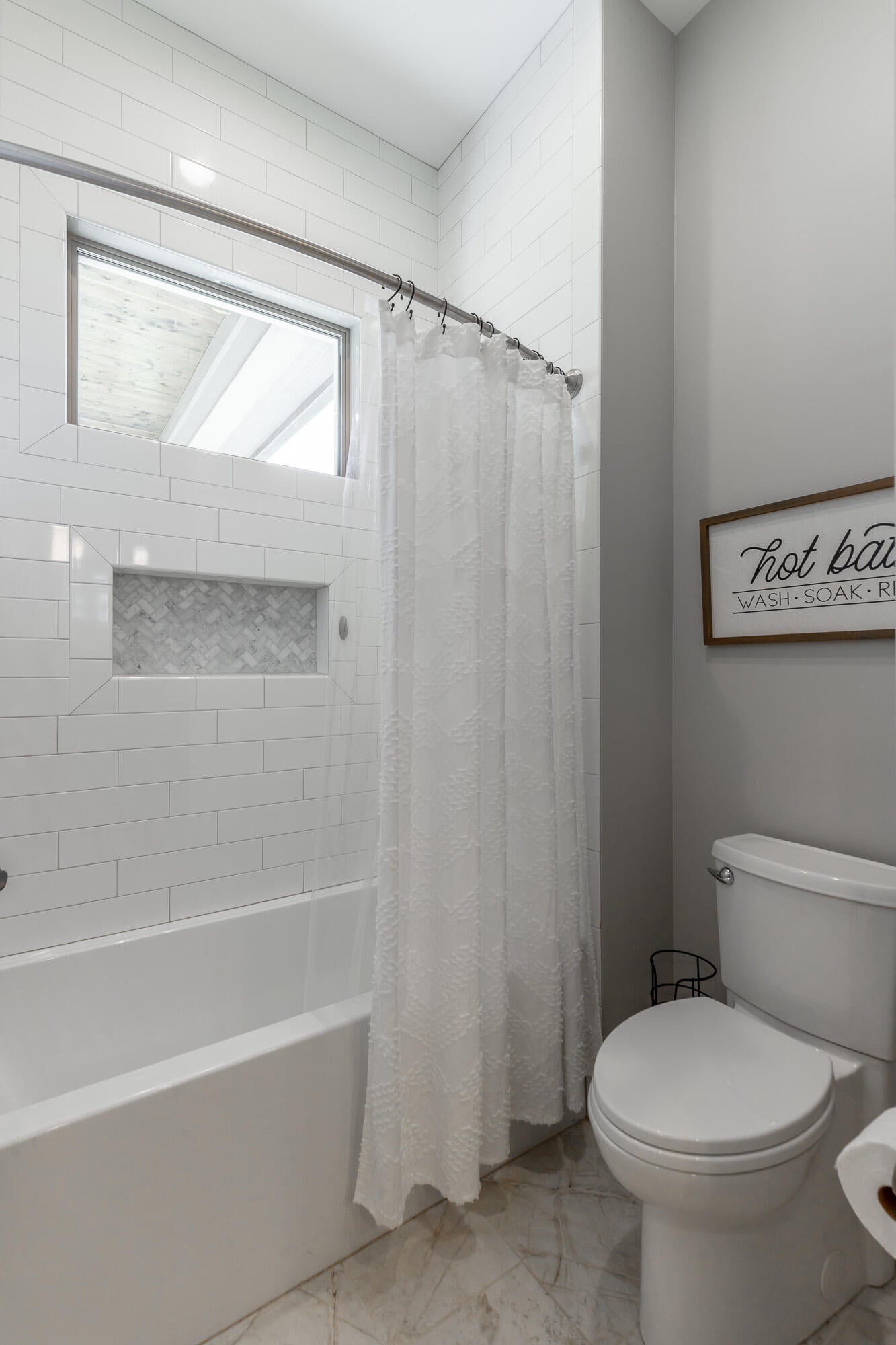 Jasper, Tennessee, 37347, United States, 3 Bedrooms Bedrooms, ,4 BathroomsBathrooms,Residential,Active,1987217