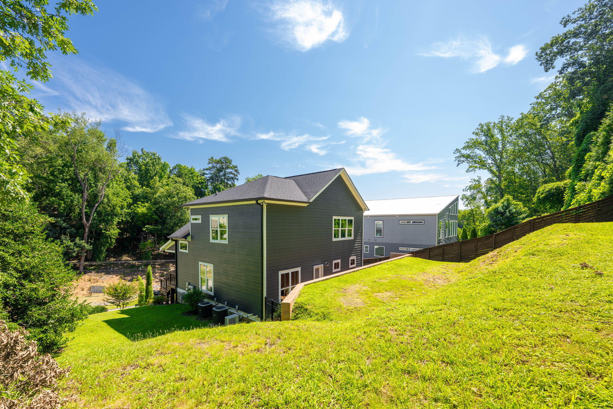 Chattanooga, Tennessee, 37405, United States, 4 Bedrooms Bedrooms, ,4 BathroomsBathrooms,Residential,Active,1893208