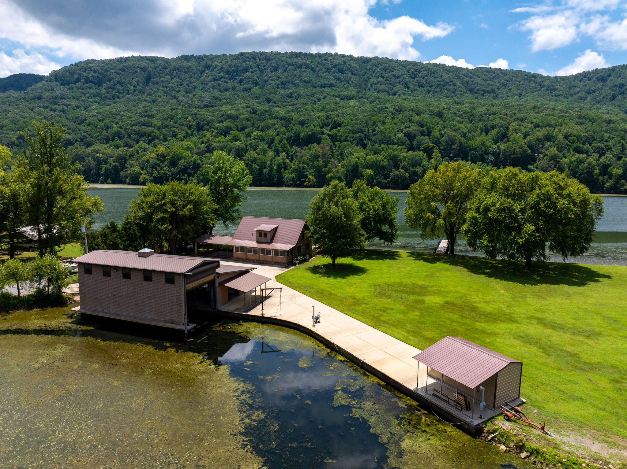 Whitwell, Tennessee, 37397, United States, 3 Bedrooms Bedrooms, ,2 BathroomsBathrooms,Residential,Active,1900160