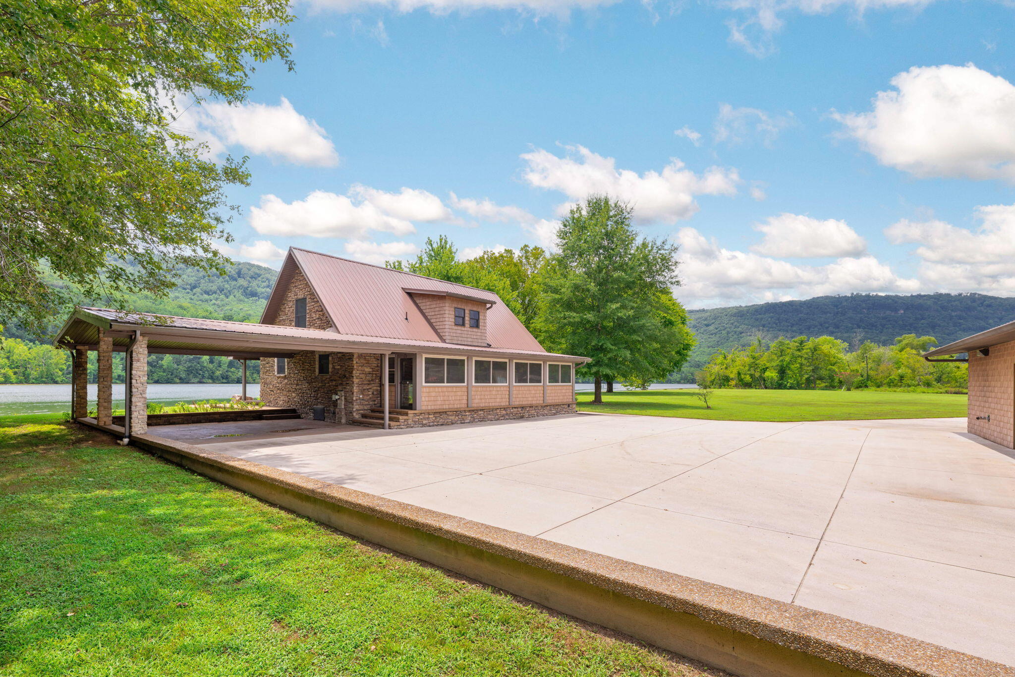 Whitwell, Tennessee, 37397, United States, 3 Bedrooms Bedrooms, ,2 BathroomsBathrooms,Residential,Active,1900160