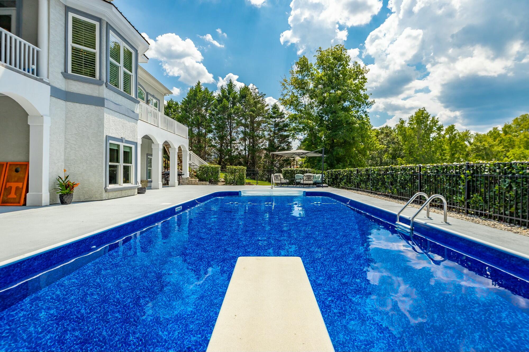 Chattanooga, Tennessee, 37419, United States, 5 Bedrooms Bedrooms, ,6 BathroomsBathrooms,Residential,Active,1762855