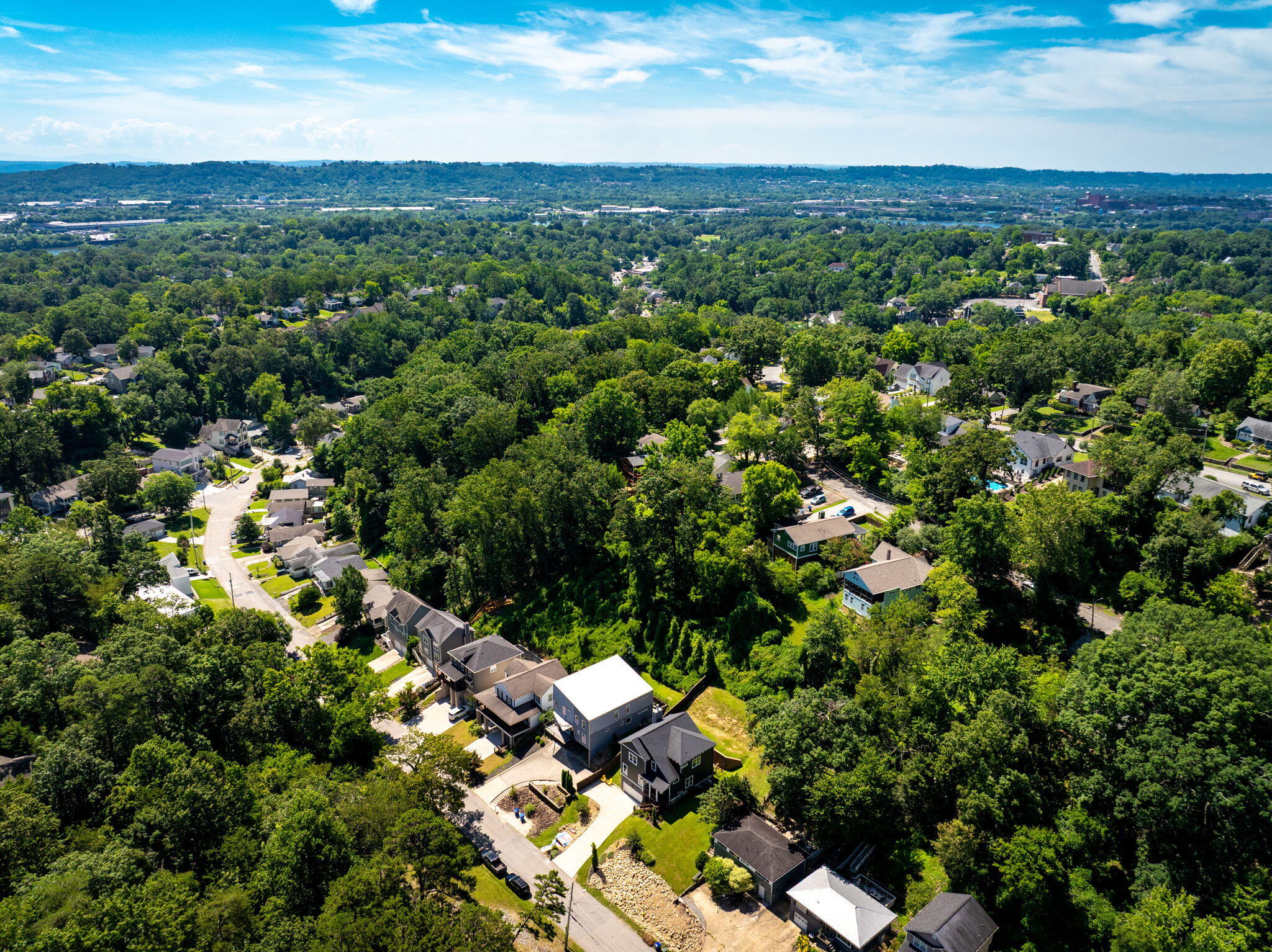 Chattanooga, Tennessee, 37405, United States, 4 Bedrooms Bedrooms, ,4 BathroomsBathrooms,Residential,Active,1893208