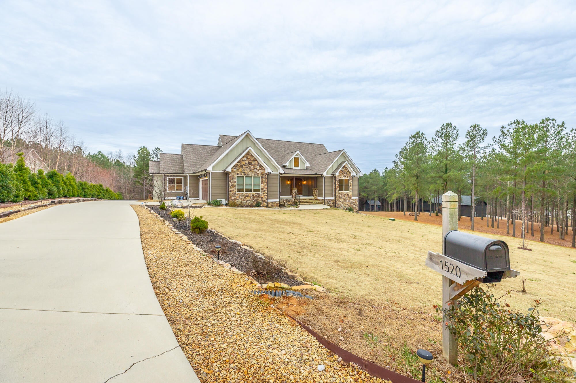 Jasper, Tennessee, 37347, United States, 3 Bedrooms Bedrooms, ,5 BathroomsBathrooms,Residential,Active,2002347