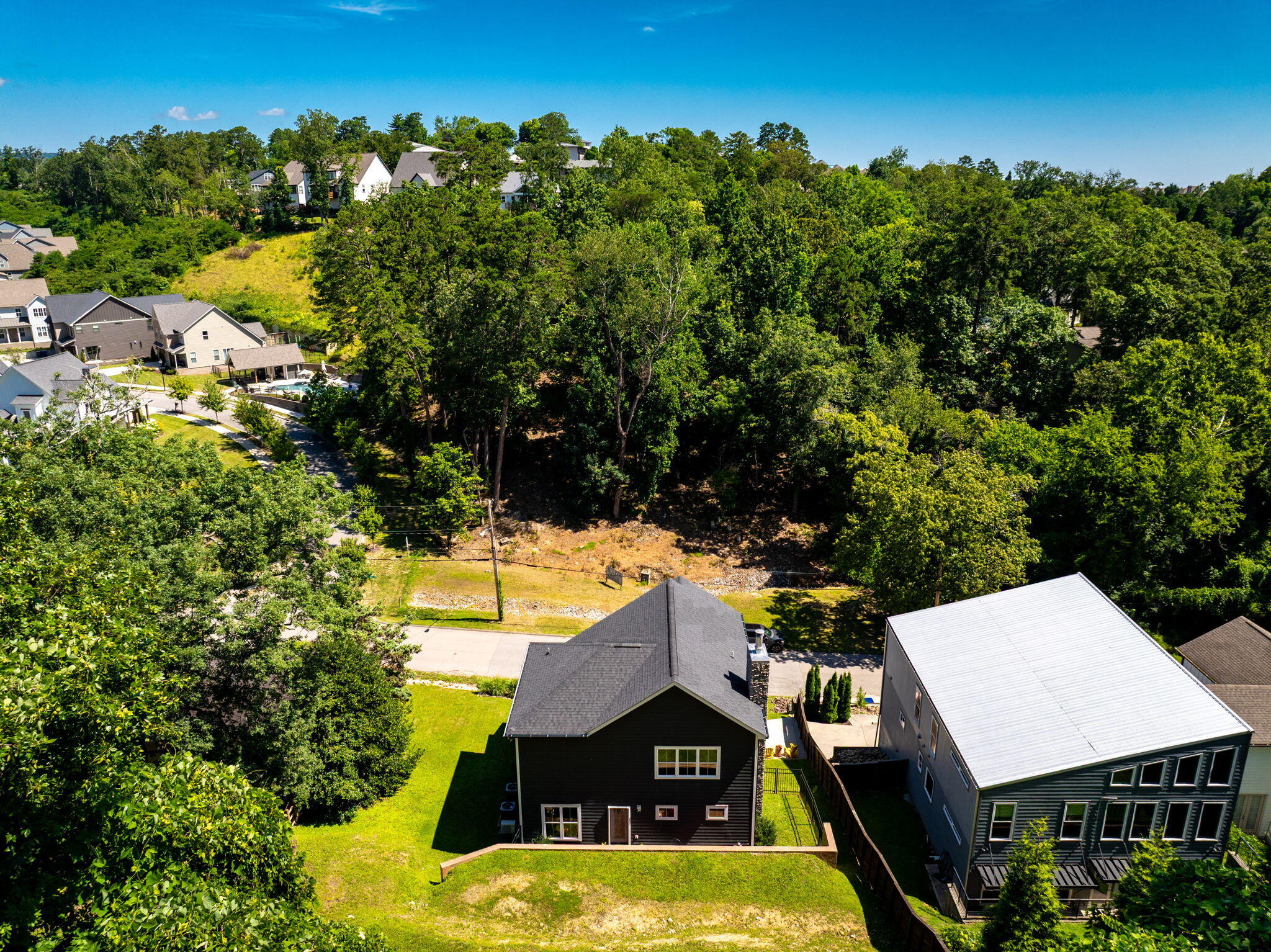 Chattanooga, Tennessee, 37405, United States, 4 Bedrooms Bedrooms, ,4 BathroomsBathrooms,Residential,Active,1893208