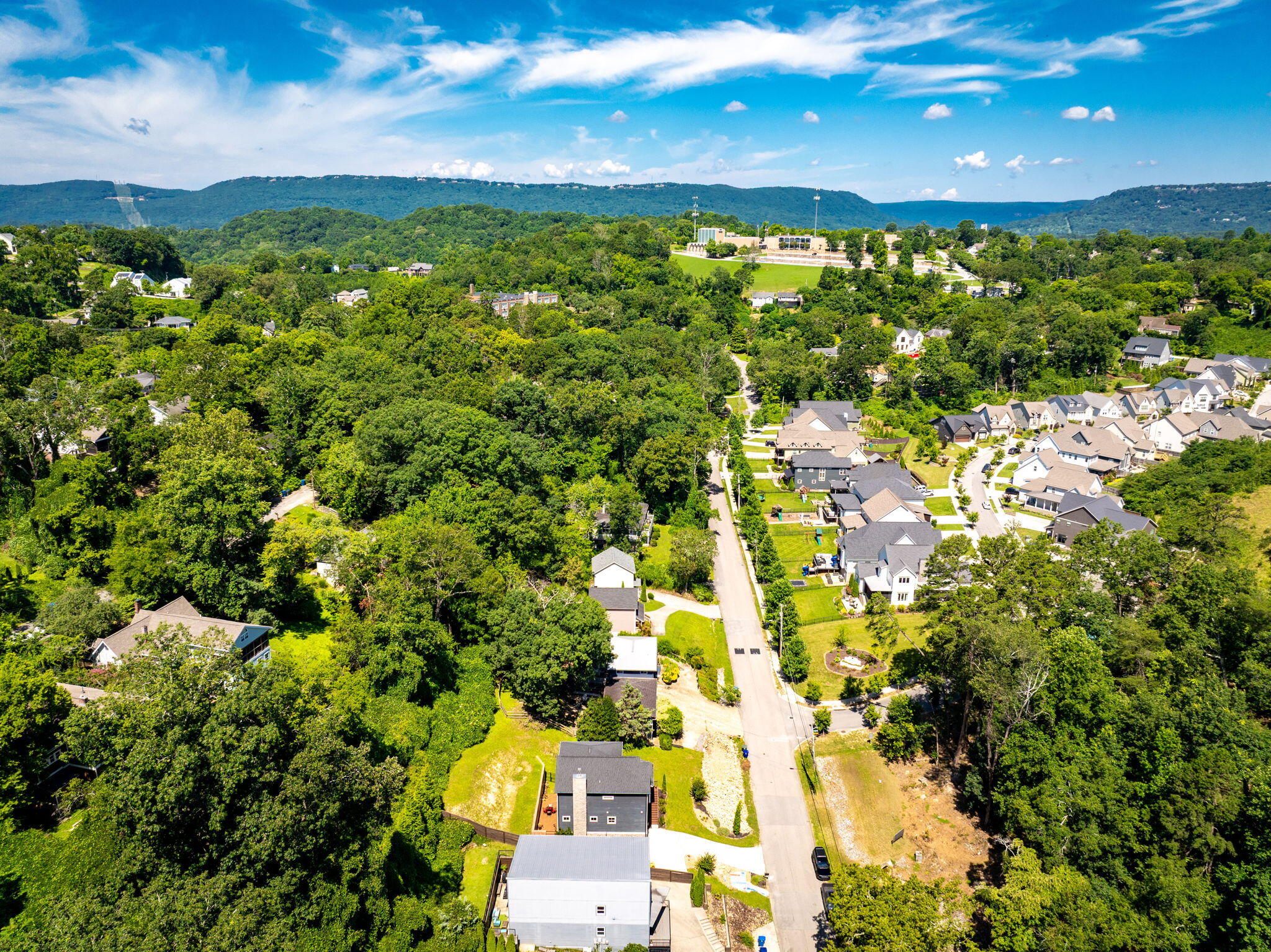 Chattanooga, Tennessee, 37405, United States, 4 Bedrooms Bedrooms, ,4 BathroomsBathrooms,Residential,Active,1893208