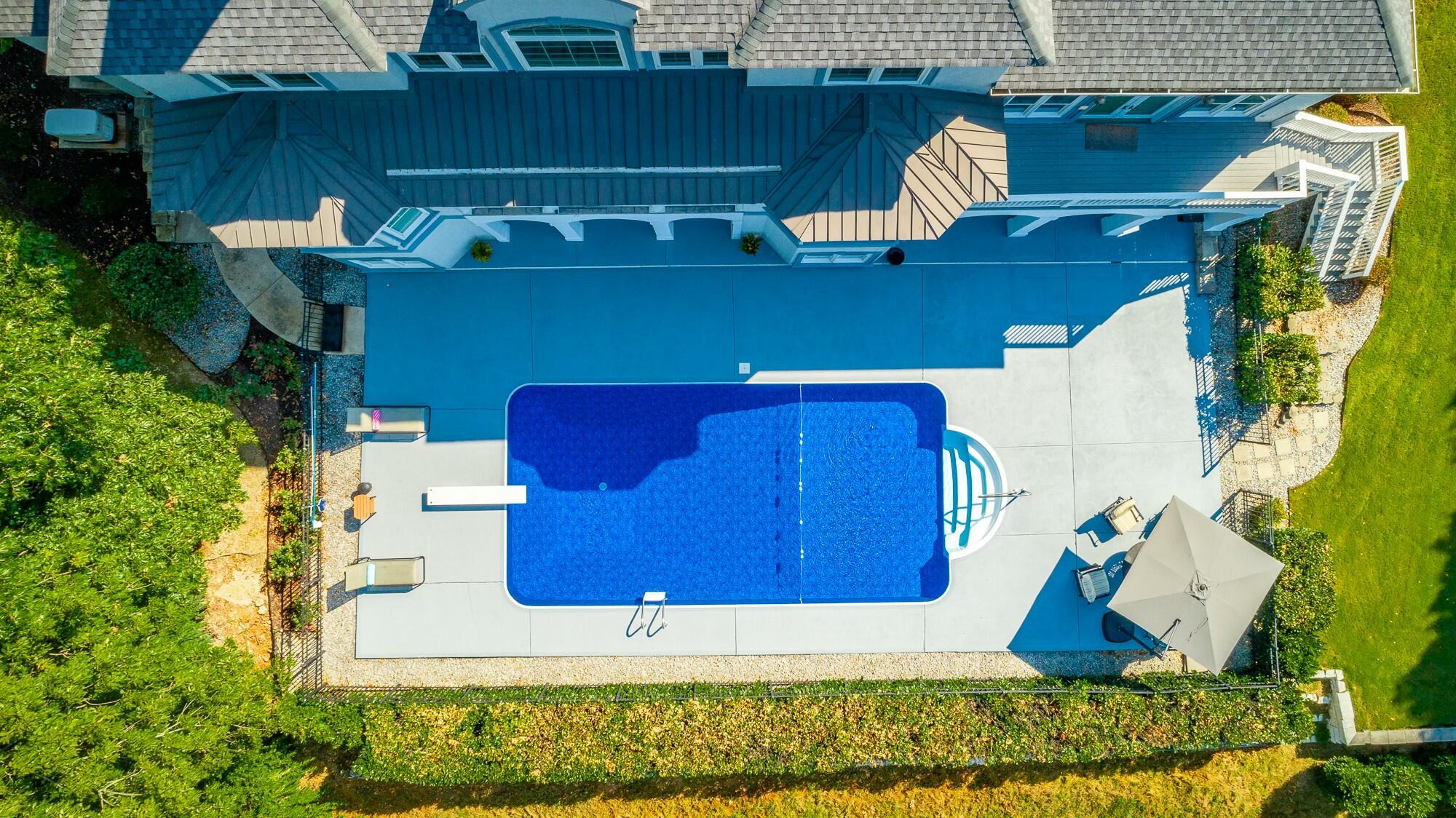 Chattanooga, Tennessee, 37419, United States, 5 Bedrooms Bedrooms, ,6 BathroomsBathrooms,Residential,Active,1762855
