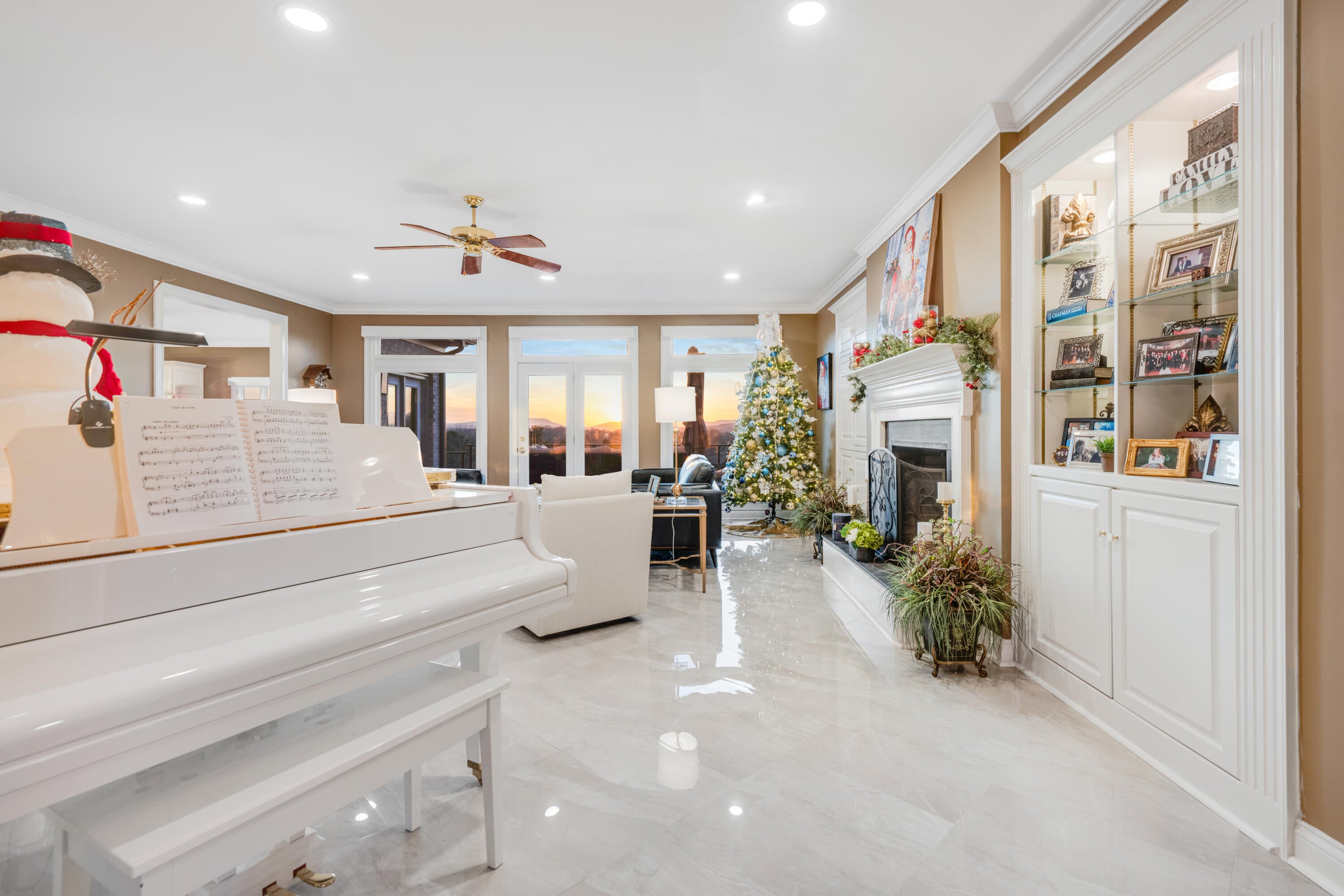 Chattanooga, Tennessee, 37416, United States, 4 Bedrooms Bedrooms, ,5 BathroomsBathrooms,Residential,Pending,2007030