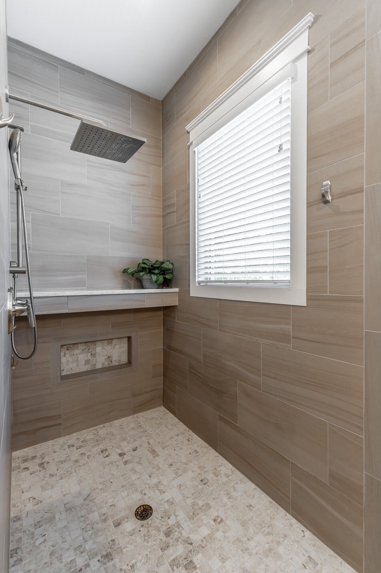 Jasper, Tennessee, 37347, United States, 3 Bedrooms Bedrooms, ,4 BathroomsBathrooms,Residential,Active,1987217