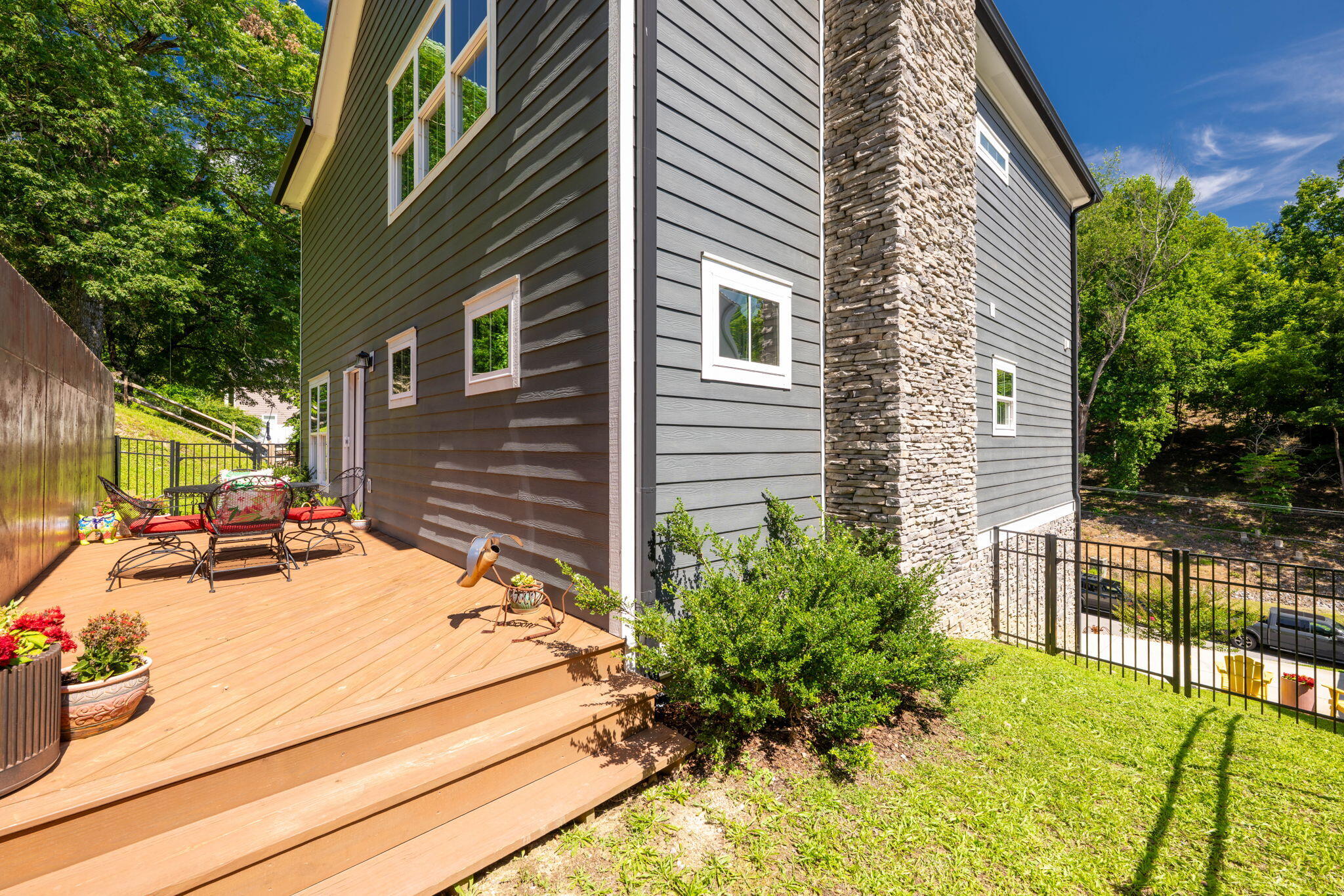 Chattanooga, Tennessee, 37405, United States, 4 Bedrooms Bedrooms, ,4 BathroomsBathrooms,Residential,Active,1893208
