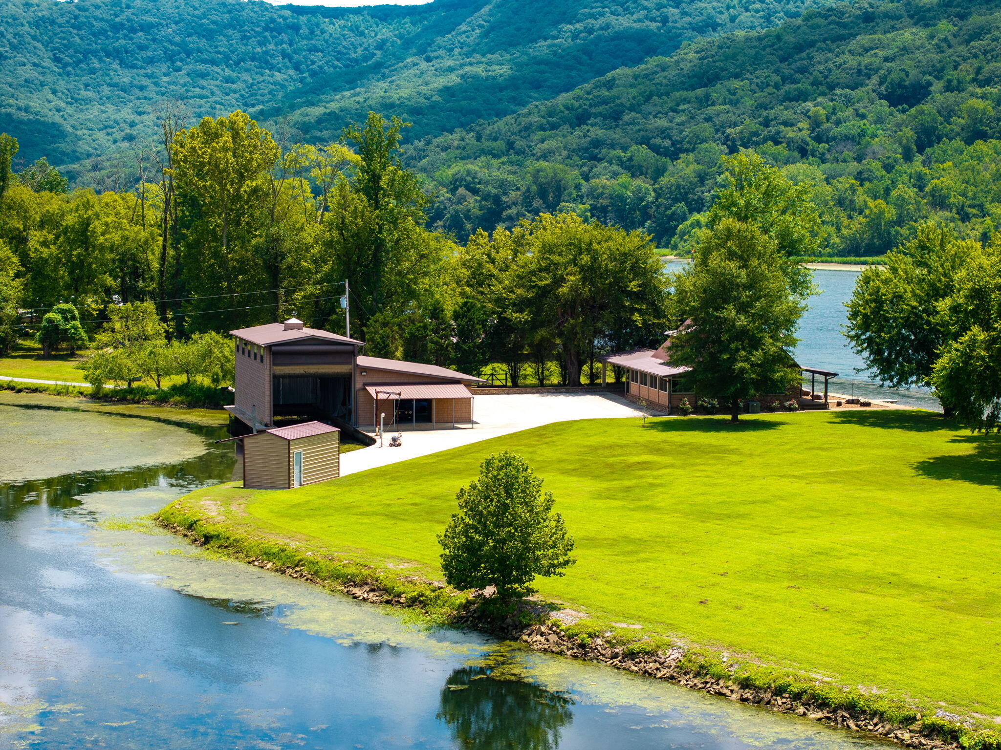 Whitwell, Tennessee, 37397, United States, 3 Bedrooms Bedrooms, ,2 BathroomsBathrooms,Residential,Active,1900160