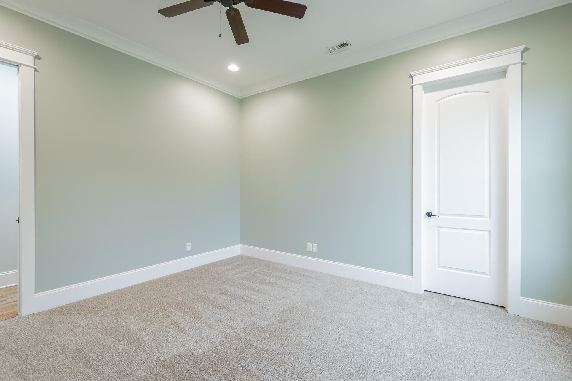 Jasper, Tennessee, 37347, United States, 3 Bedrooms Bedrooms, ,5 BathroomsBathrooms,Residential,Active,2002347