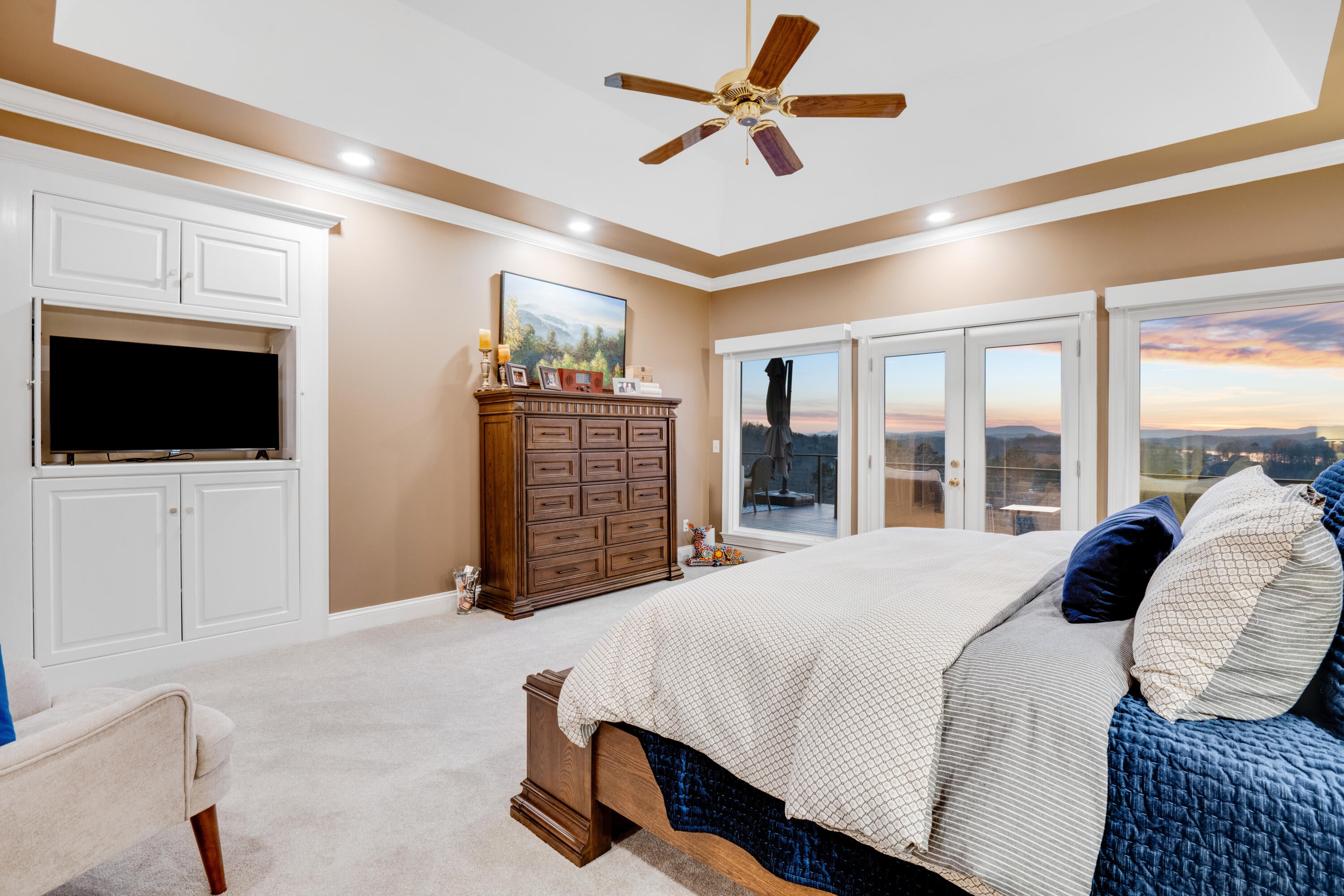 Chattanooga, Tennessee, 37416, United States, 4 Bedrooms Bedrooms, ,5 BathroomsBathrooms,Residential,Pending,2007030