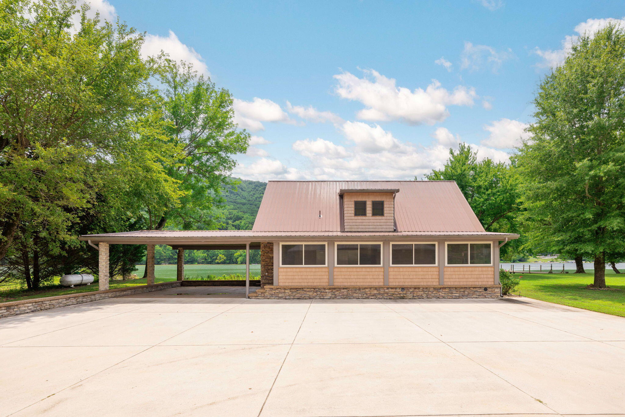 Whitwell, Tennessee, 37397, United States, 3 Bedrooms Bedrooms, ,2 BathroomsBathrooms,Residential,Active,1900160