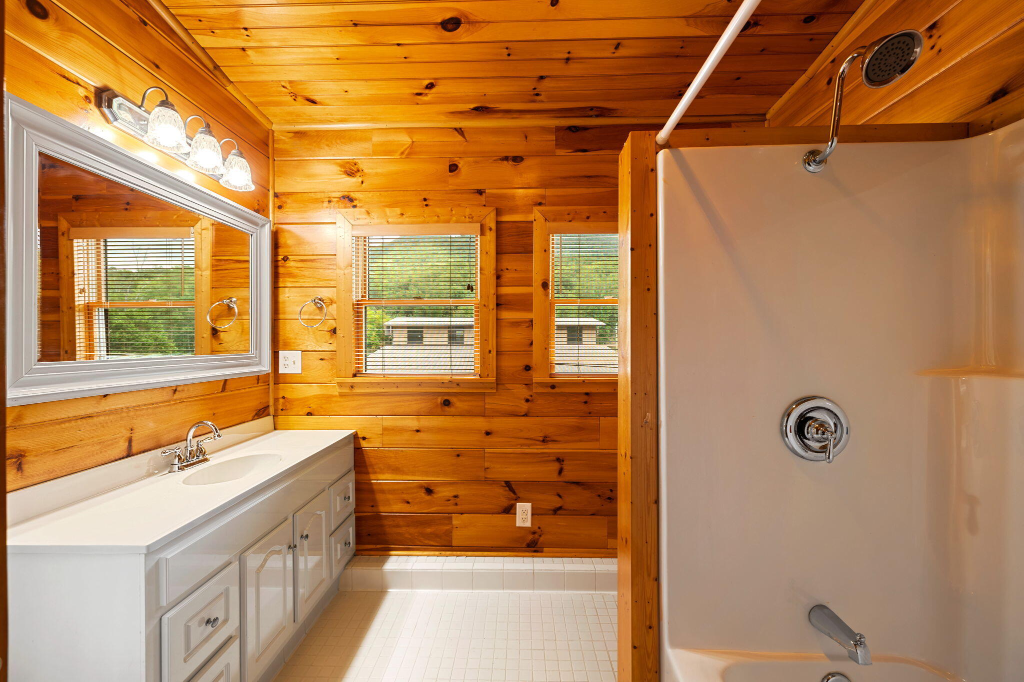 Whitwell, Tennessee, 37397, United States, 3 Bedrooms Bedrooms, ,2 BathroomsBathrooms,Residential,Active,1900160