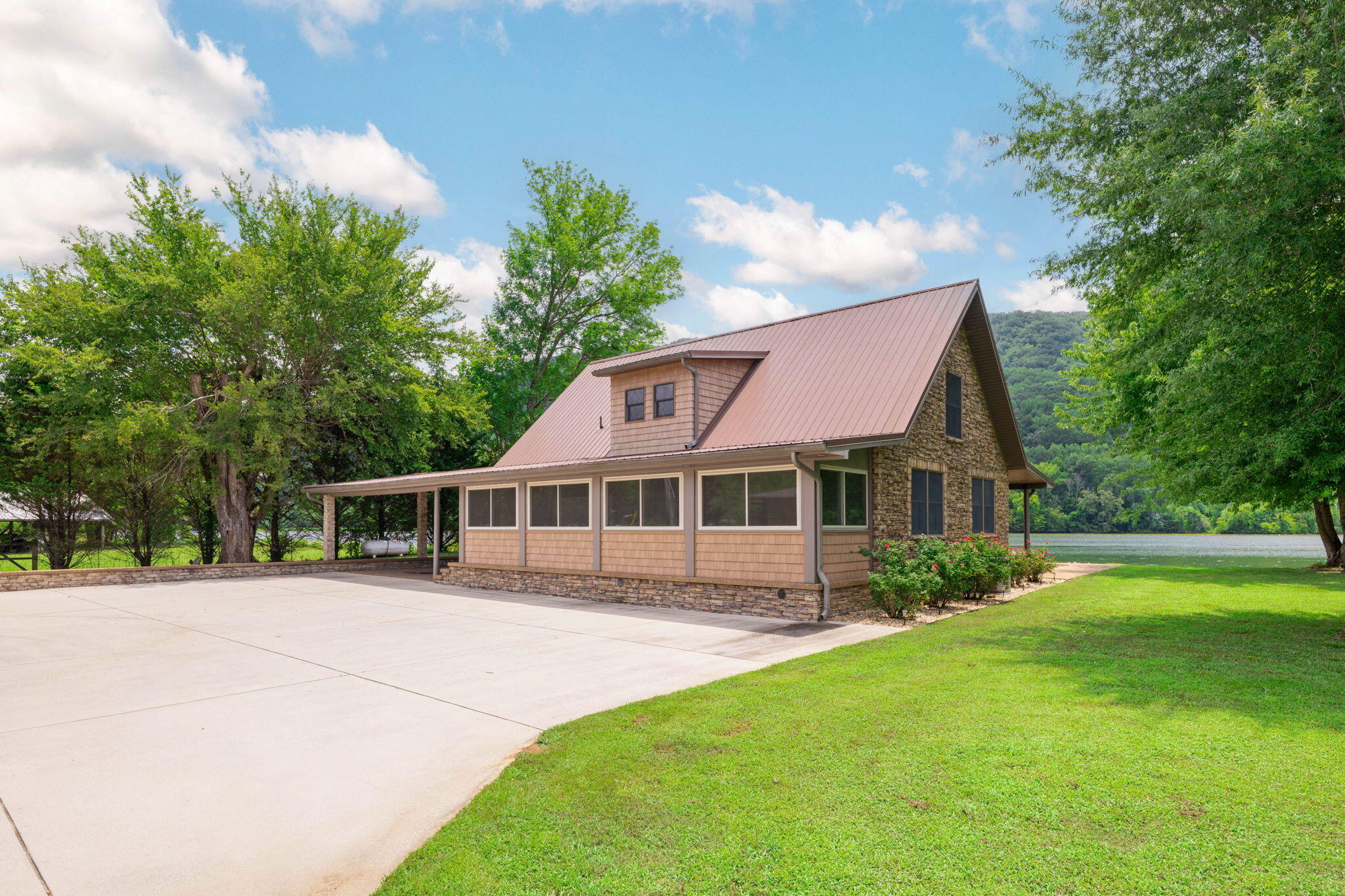 Whitwell, Tennessee, 37397, United States, 3 Bedrooms Bedrooms, ,2 BathroomsBathrooms,Residential,Active,1900160