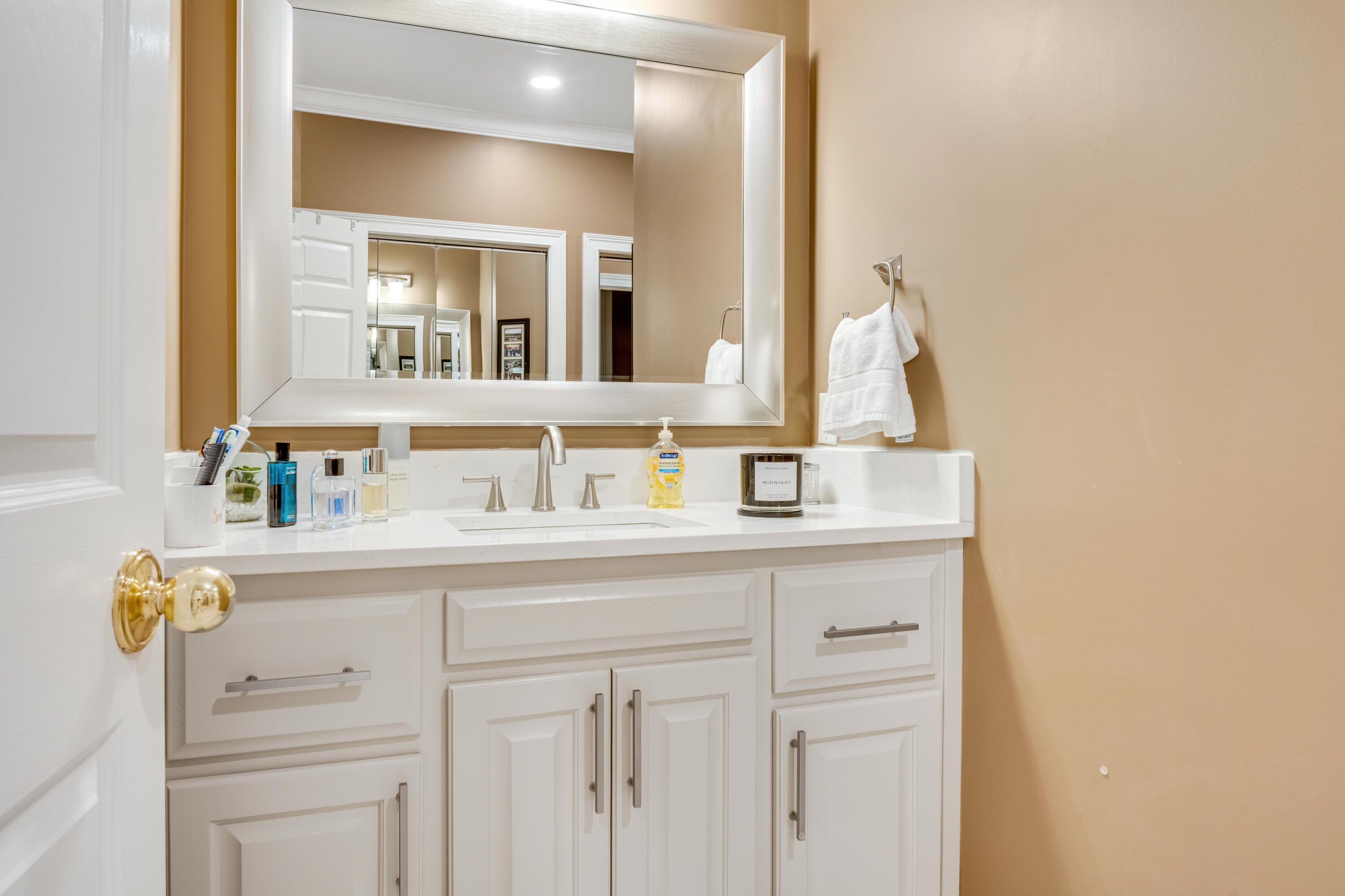 Chattanooga, Tennessee, 37416, United States, 4 Bedrooms Bedrooms, ,5 BathroomsBathrooms,Residential,Pending,2007030